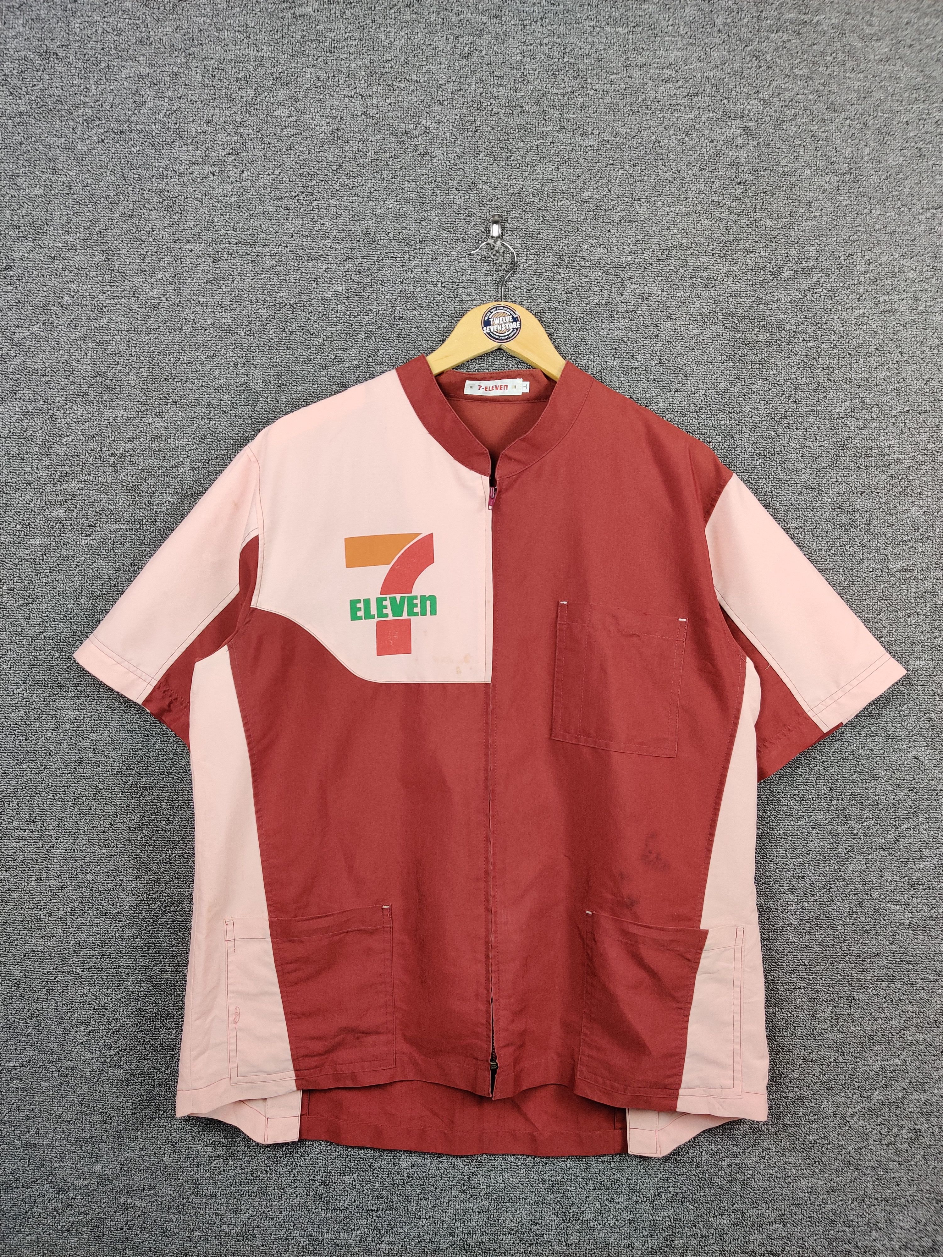 Japanese Brand Vintage 7 Eleven Uniform Worker Zipper Tee Tshirt Size US XL / EU 56 / 4 - 1 Thumbnail