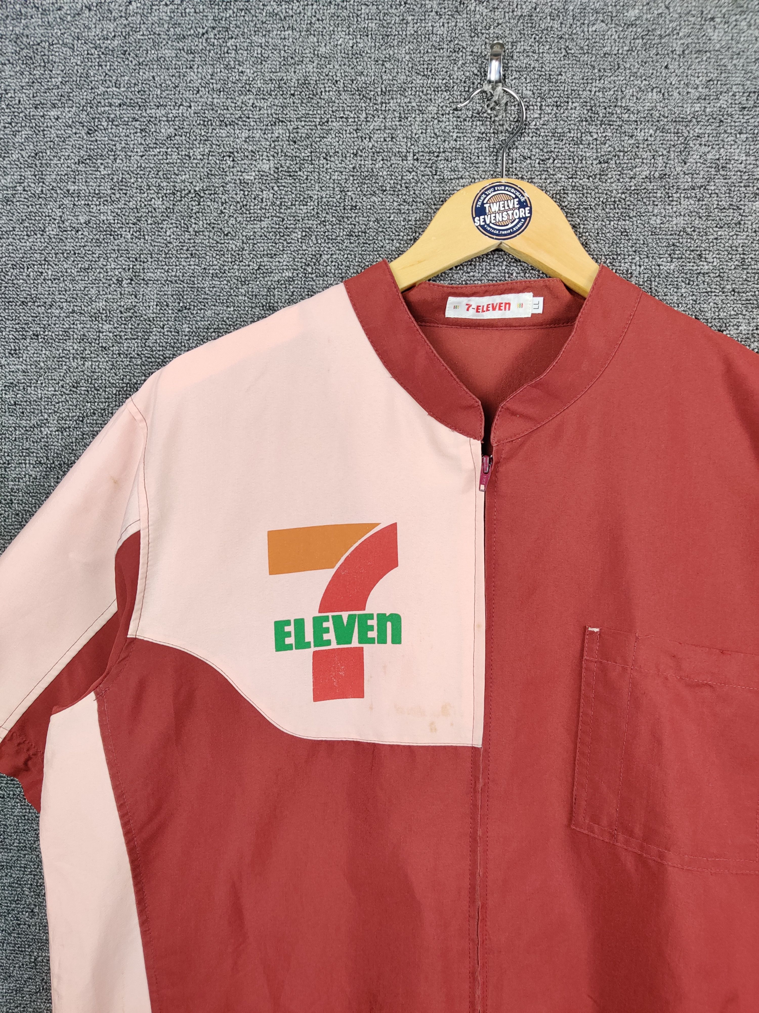 Japanese Brand Vintage 7 Eleven Uniform Worker Zipper Tee Tshirt Size US XL / EU 56 / 4 - 4 Thumbnail