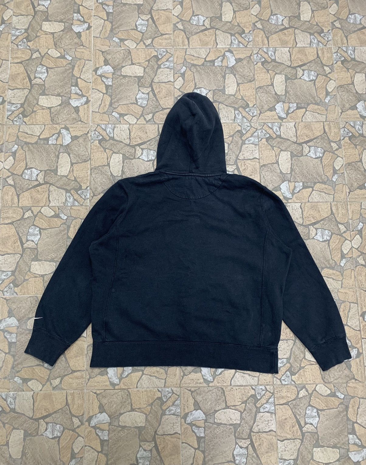 Other Vintage Nike Big Logo Faded Black Hoodie Size US L / EU 52-54 / 3 - 14 Thumbnail