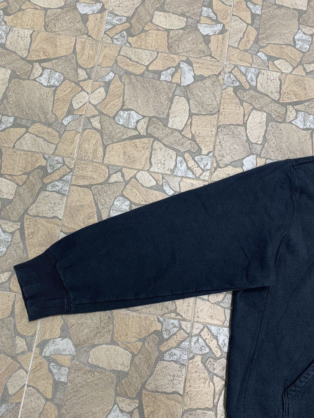 Other Vintage Nike Big Logo Faded Black Hoodie Size US L / EU 52-54 / 3 - 11 Thumbnail