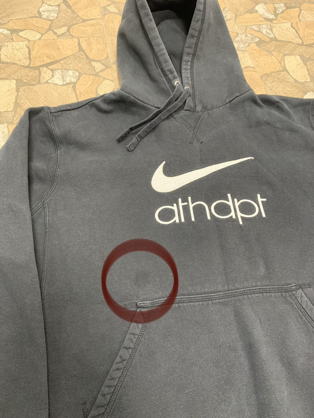 Other Vintage Nike Big Logo Faded Black Hoodie Size US L / EU 52-54 / 3 - 6 Thumbnail