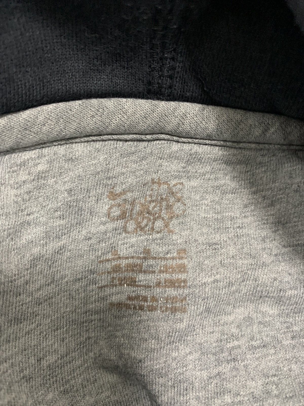 Other Vintage Nike Big Logo Faded Black Hoodie Size US L / EU 52-54 / 3 - 3 Thumbnail