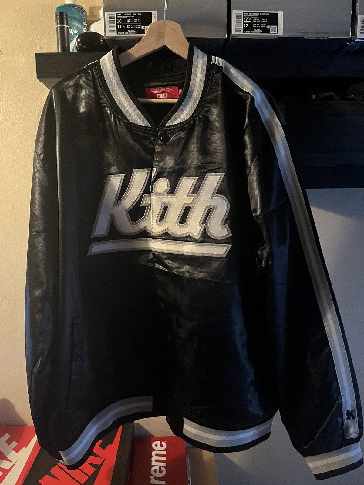 Kith × Mitchell & Ness × Ronnie Fieg Kith Satin Button Up Jacket Size US XXL / EU 58 / 5 - 1 Thumbnail