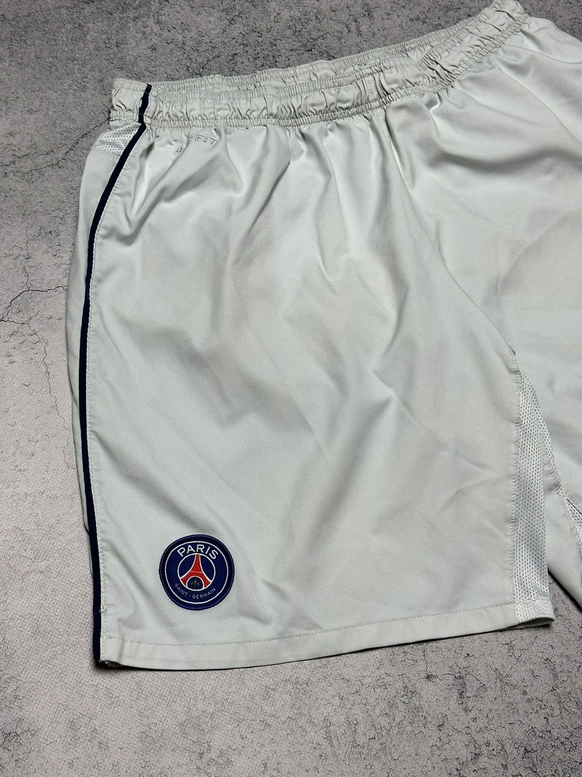 Nike 2014 Nike FC PSG Paris Saint Germain Shorts Size US 36 / EU 52 - 2 Thumbnail