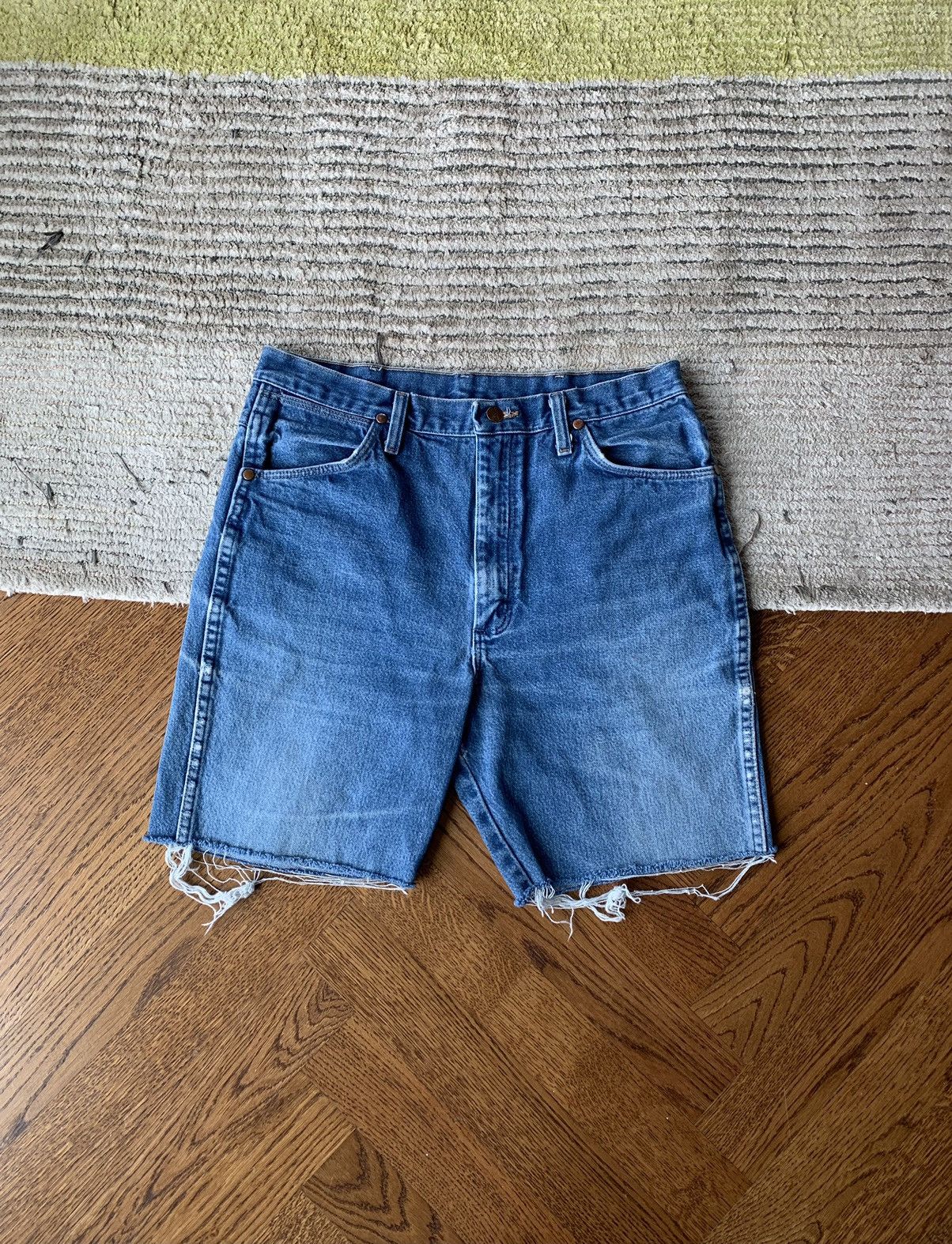 Vintage × Wrangler Vintage Wrangler Cut Off Jean Shorts Raw Hem Jorts Womens 32 Size 32" / US 10 / IT 46 - 1 Thumbnail
