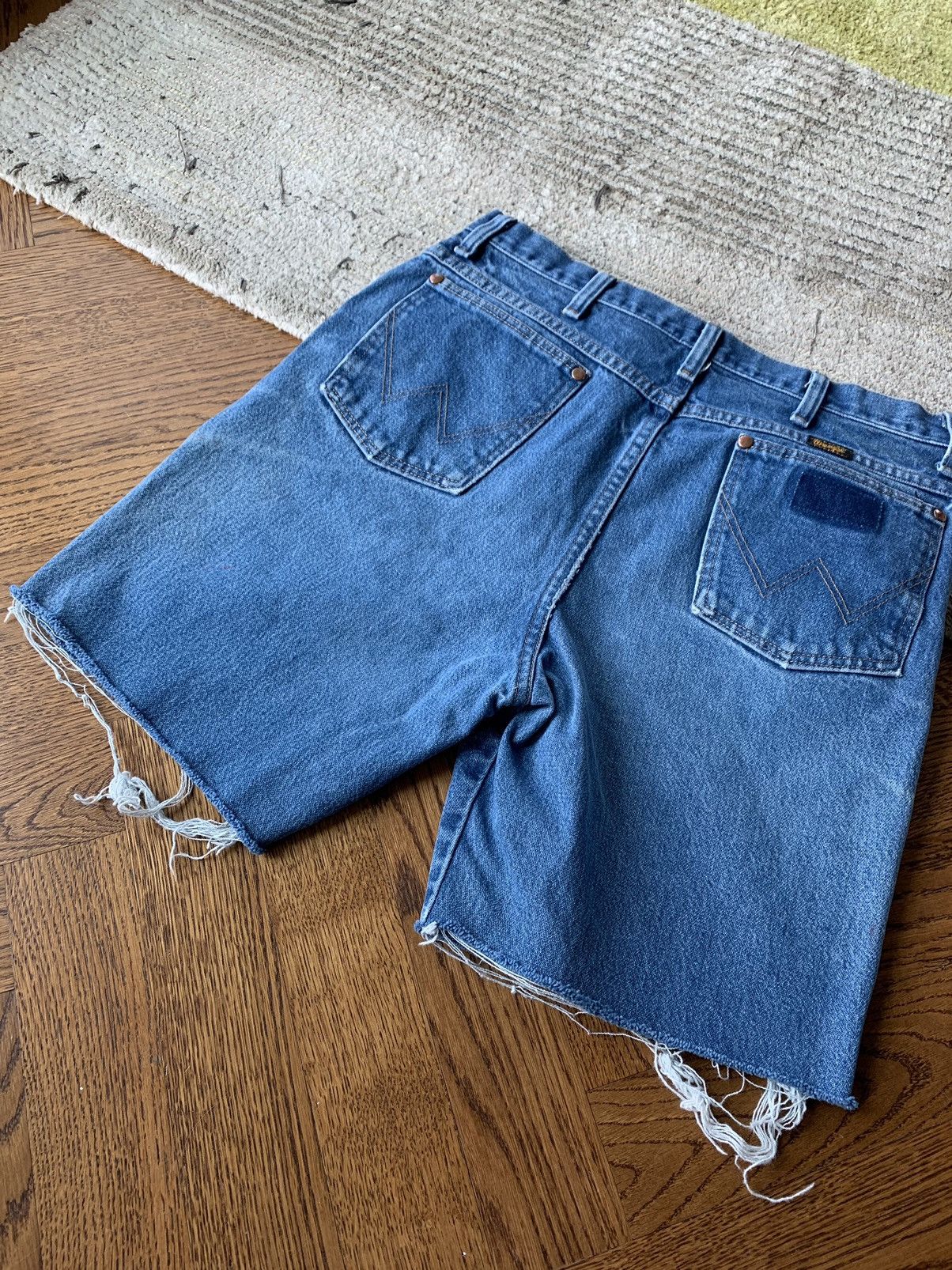 Vintage × Wrangler Vintage Wrangler Cut Off Jean Shorts Raw Hem Jorts Womens 32 Size 32" / US 10 / IT 46 - 7 Thumbnail
