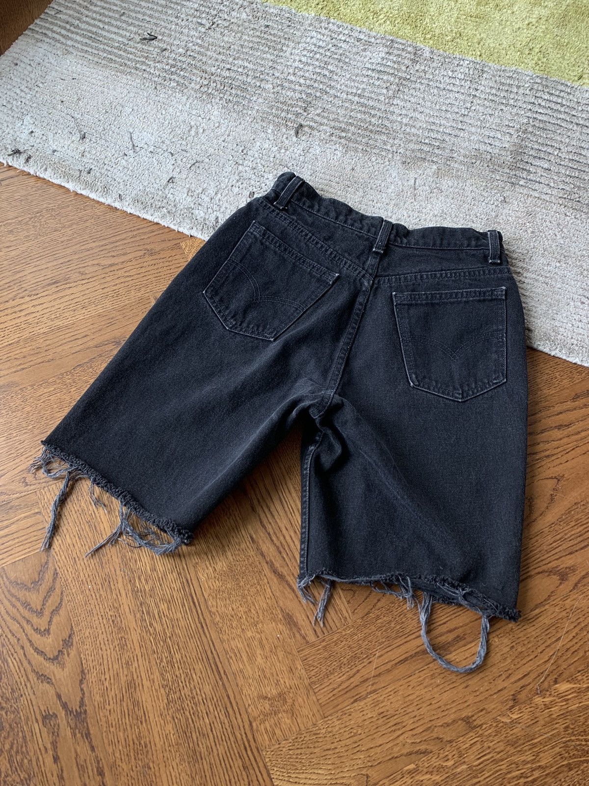 Levi's × Vintage 90s Levis Black Denim Cut Off Jean Shorts Raw Hem Jorts 27 Size 27" / US 4 / IT 40 - 3 Thumbnail