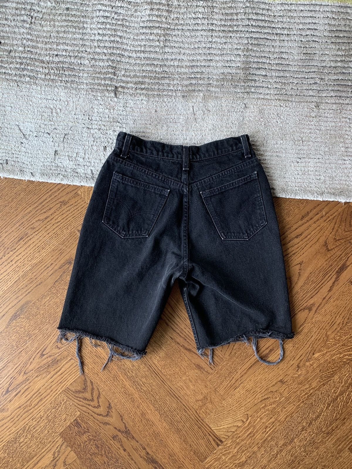 Levi's × Vintage 90s Levis Black Denim Cut Off Jean Shorts Raw Hem Jorts 27 Size 27" / US 4 / IT 40 - 2 Thumbnail
