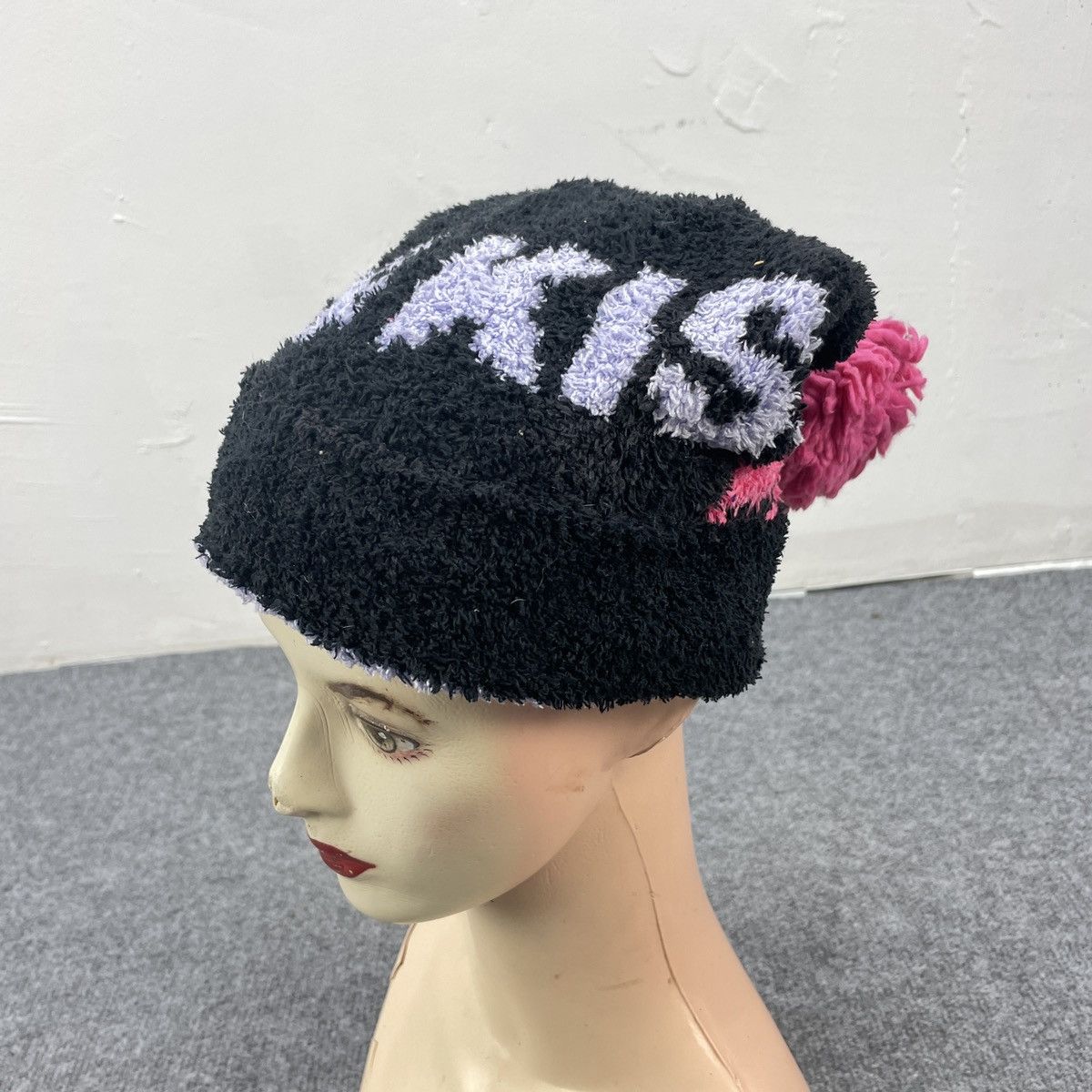 KISS Hug Kiss Fleece Beanie Hats Snow Caps Size ONE SIZE - 1 Thumbnail