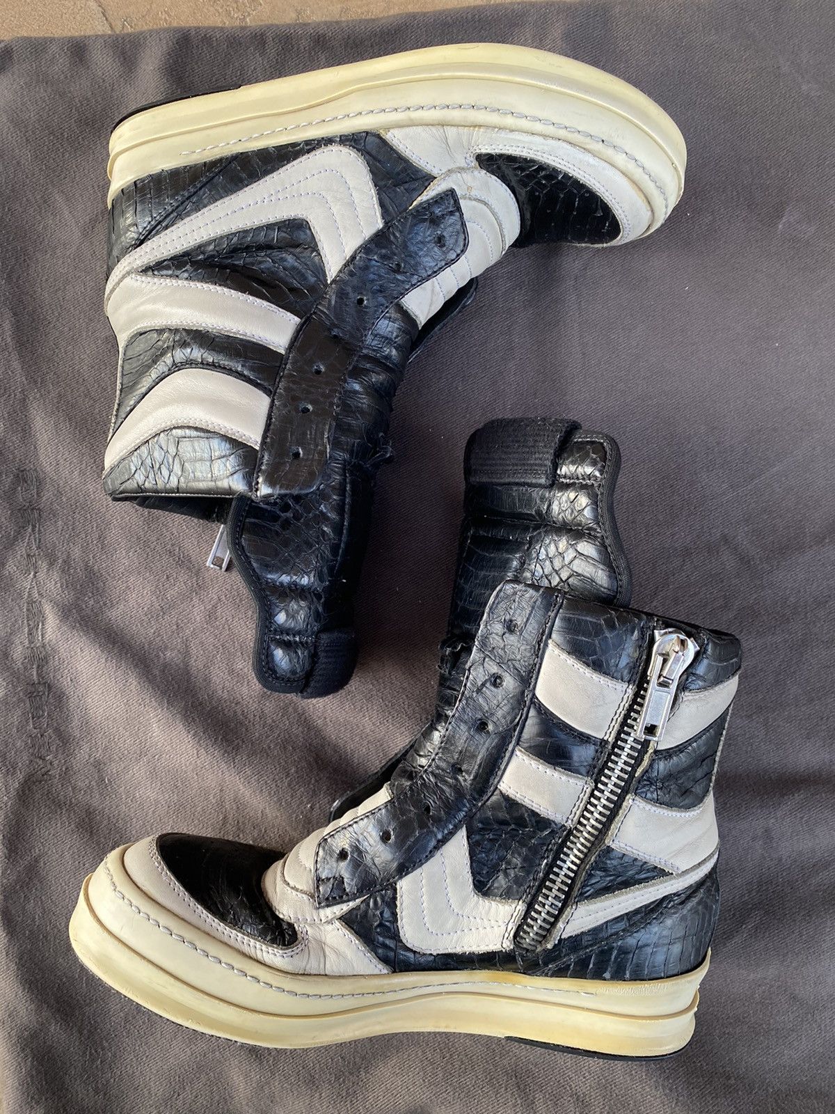 Rick Owens 1/40 Antonioni exclusive python dunk in blk/milk Size US 5.5 / EU 38 - 12 Thumbnail