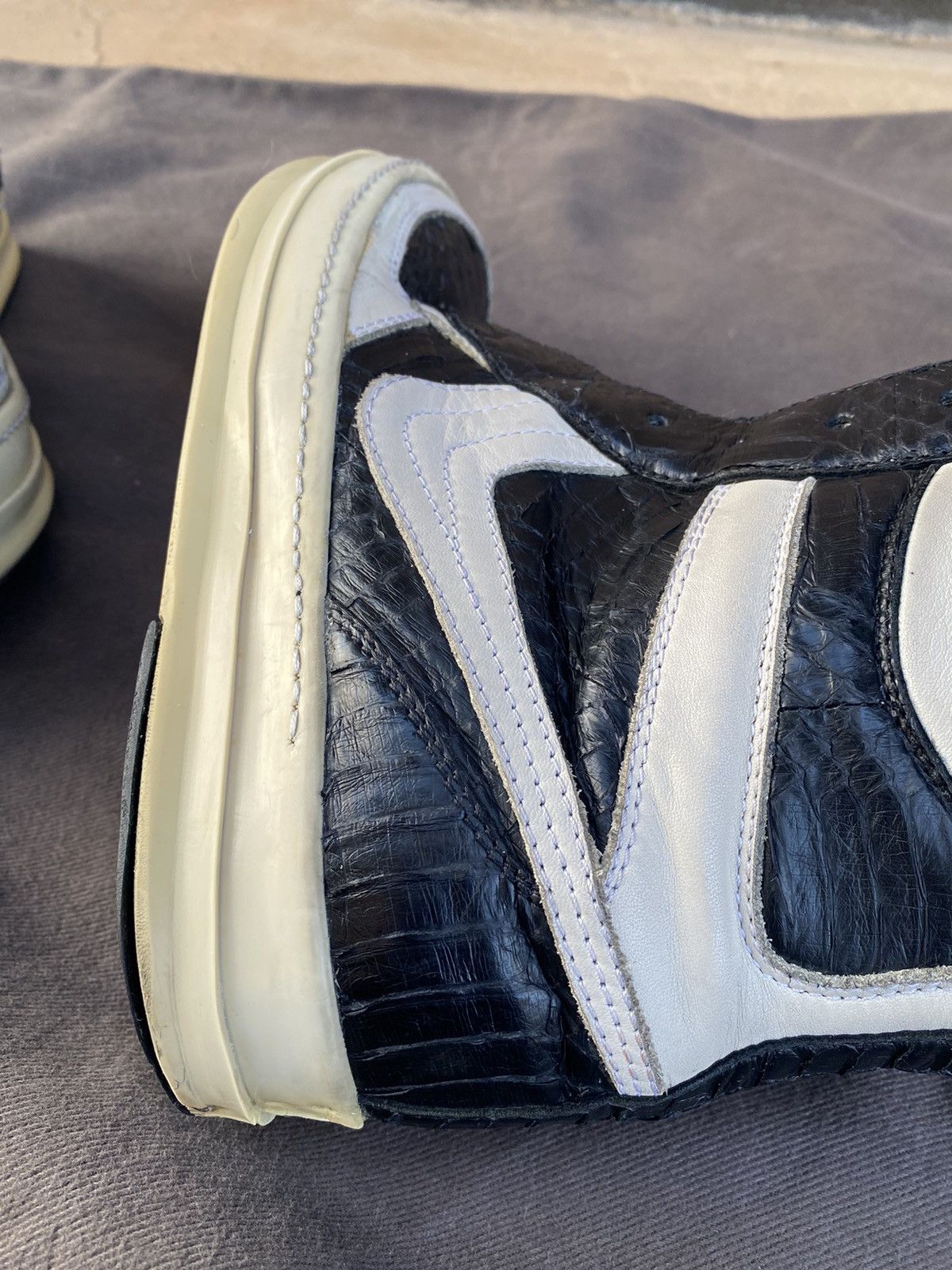 Rick Owens 1/40 Antonioni exclusive python dunk in blk/milk Size US 5.5 / EU 38 - 10 Thumbnail