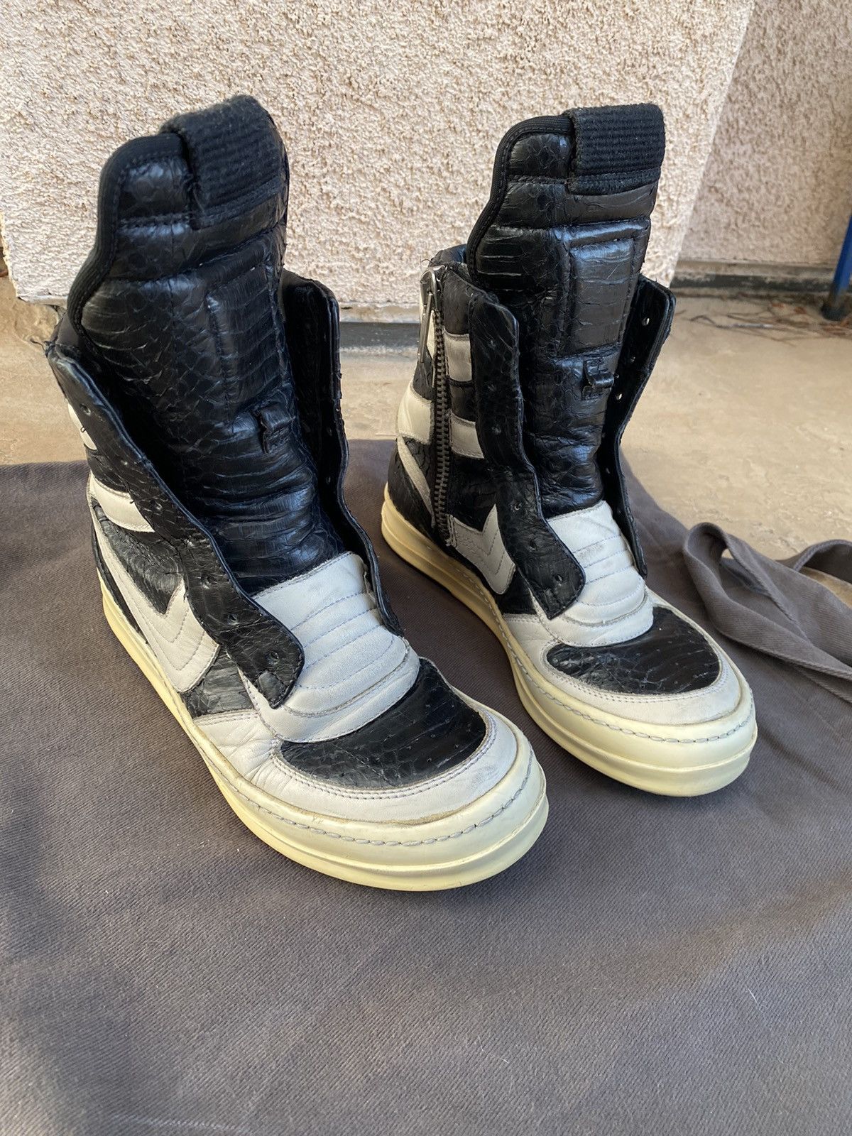 Rick Owens 1/40 Antonioni exclusive python dunk in blk/milk Size US 5.5 / EU 38 - 2 Thumbnail