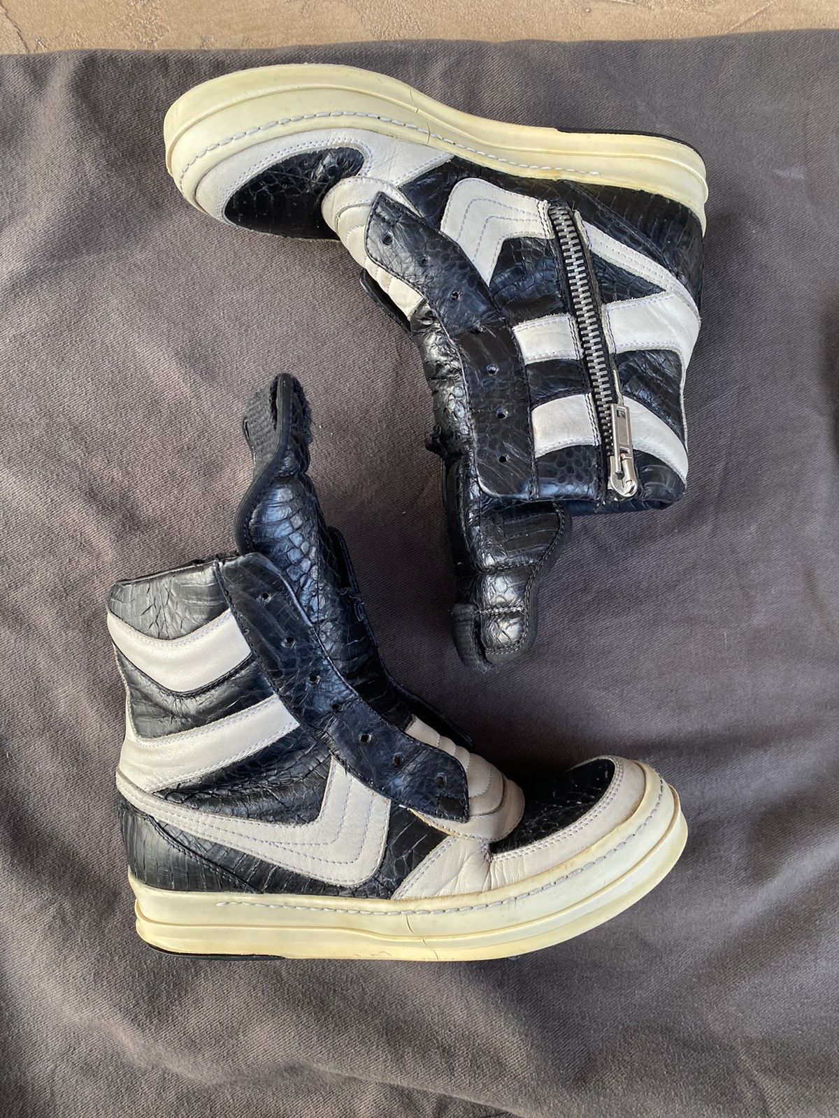 Rick Owens 1/40 Antonioni exclusive python dunk in blk/milk Size US 5.5 / EU 38 - 11 Thumbnail