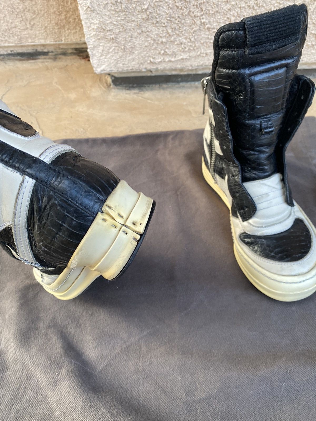 Rick Owens 1/40 Antonioni exclusive python dunk in blk/milk Size US 5.5 / EU 38 - 4 Thumbnail