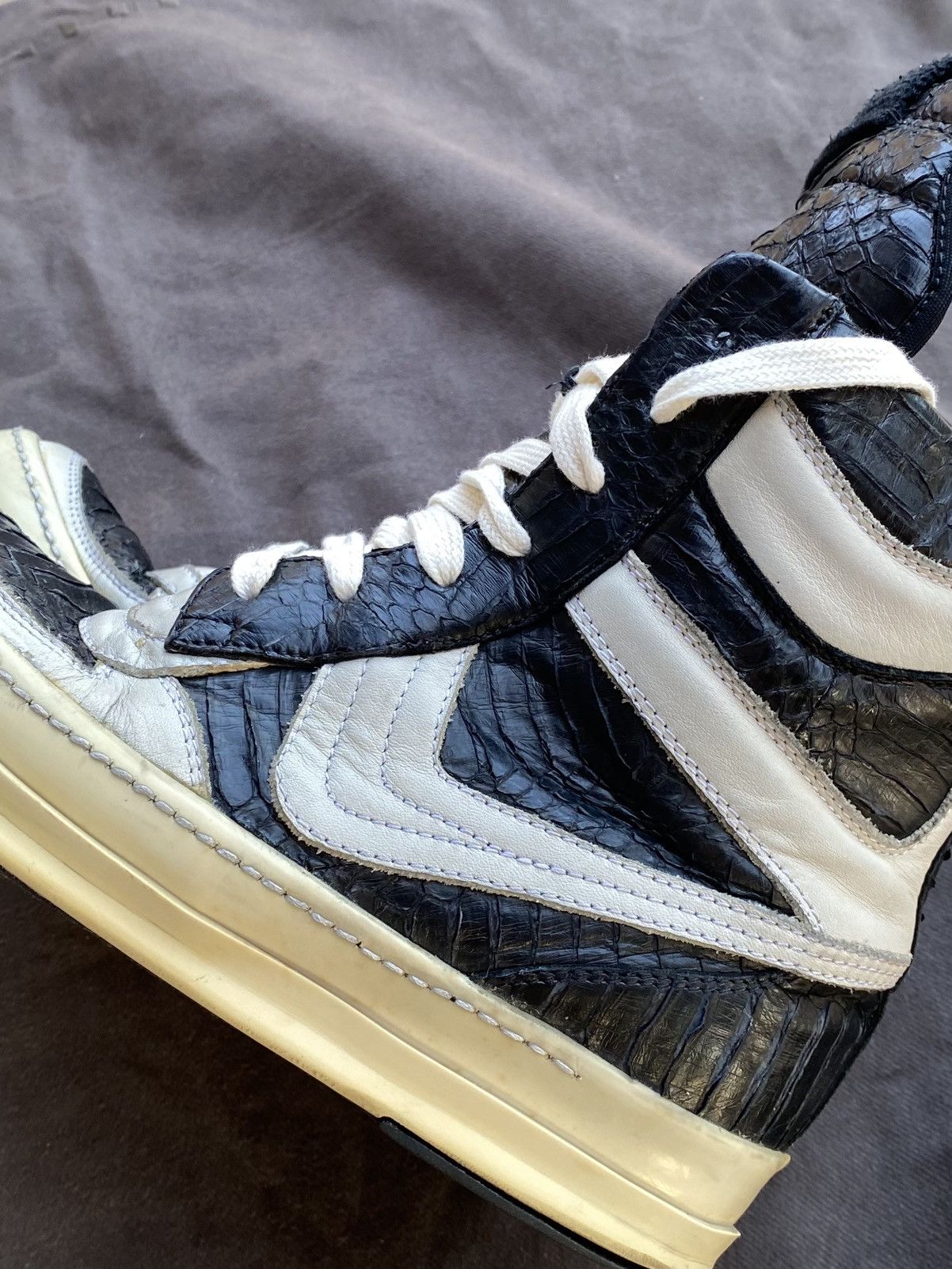 Rick Owens 1/40 Antonioni exclusive python dunk in blk/milk Size US 5.5 / EU 38 - 6 Thumbnail