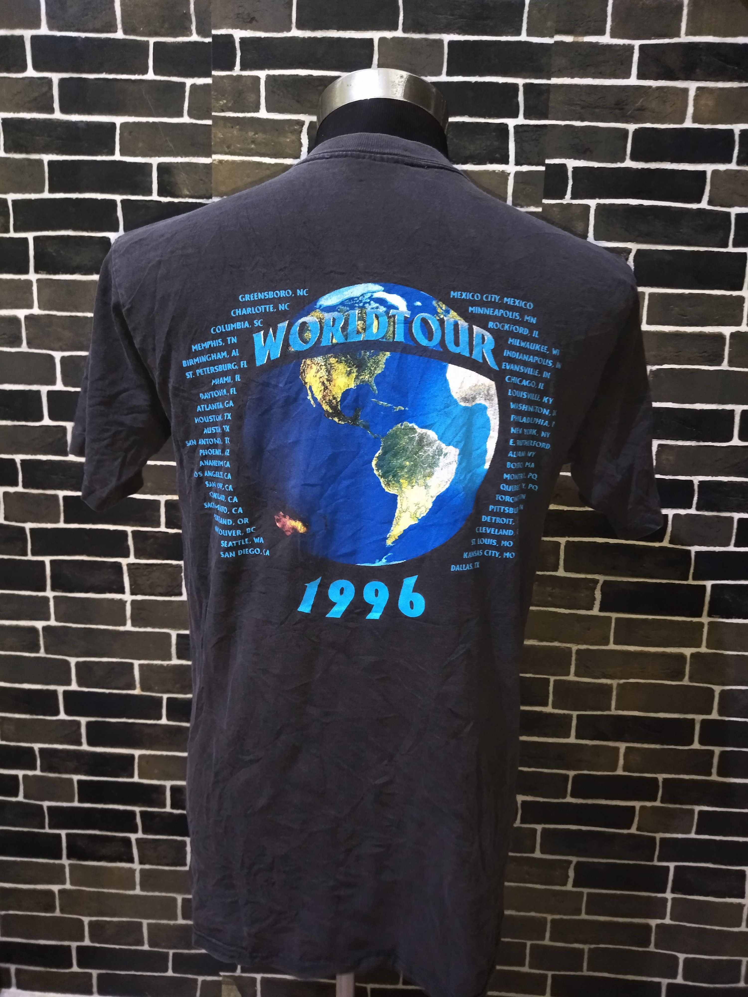 AC/DC × Band Tees × Vintage Vintage 90s ACDC Ball Breaker 96 World Tour Tshirt Size US L / EU 52-54 / 3 - 3 Thumbnail