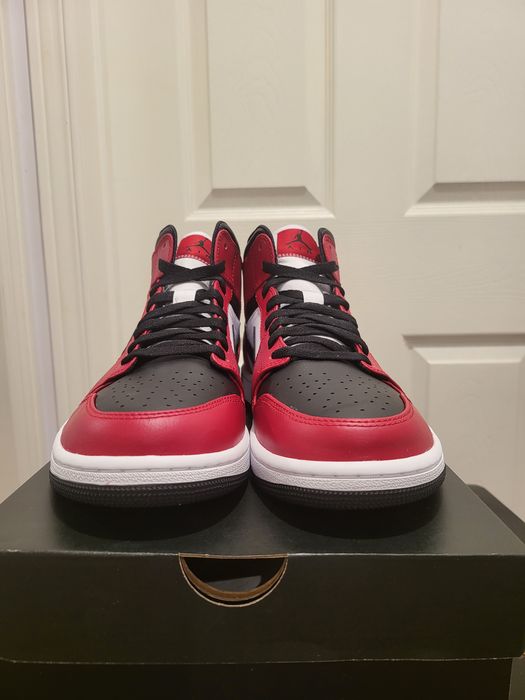 aj1 mid chicago toe