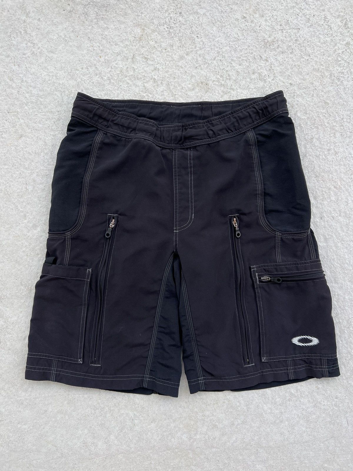 Vintage Oakley Shorts Size W31 main image 1