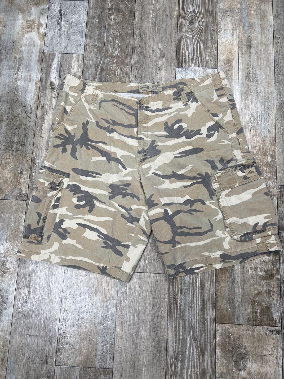 Lee Crazy Vintage 90s Baggy Faded Camouflage Cargo Work Shorts Size US 44 / EU 60 - 1 Thumbnail