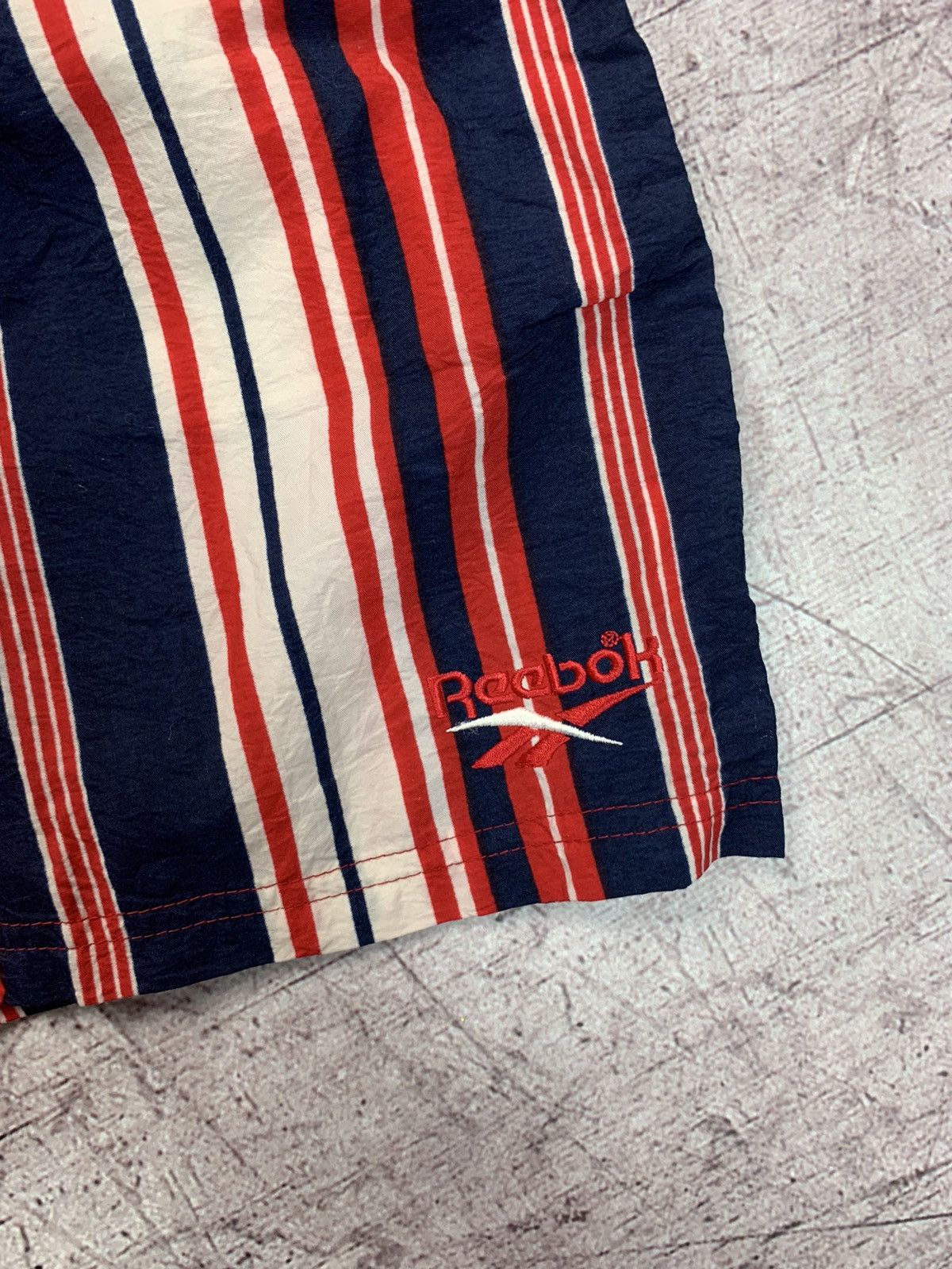 Reebok Vintage Reebok Y2K Shorts Size US 36 / EU 52 - 4 Thumbnail