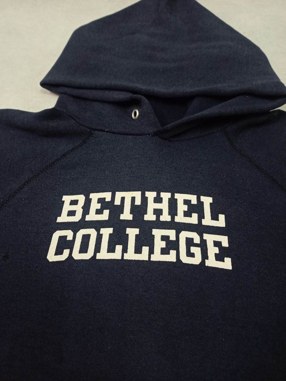 Vintage VINTAGE BETHEL COLLEGE SPELL OUT HOODIE Size US XL / EU 56 / 4 - 2 Thumbnail