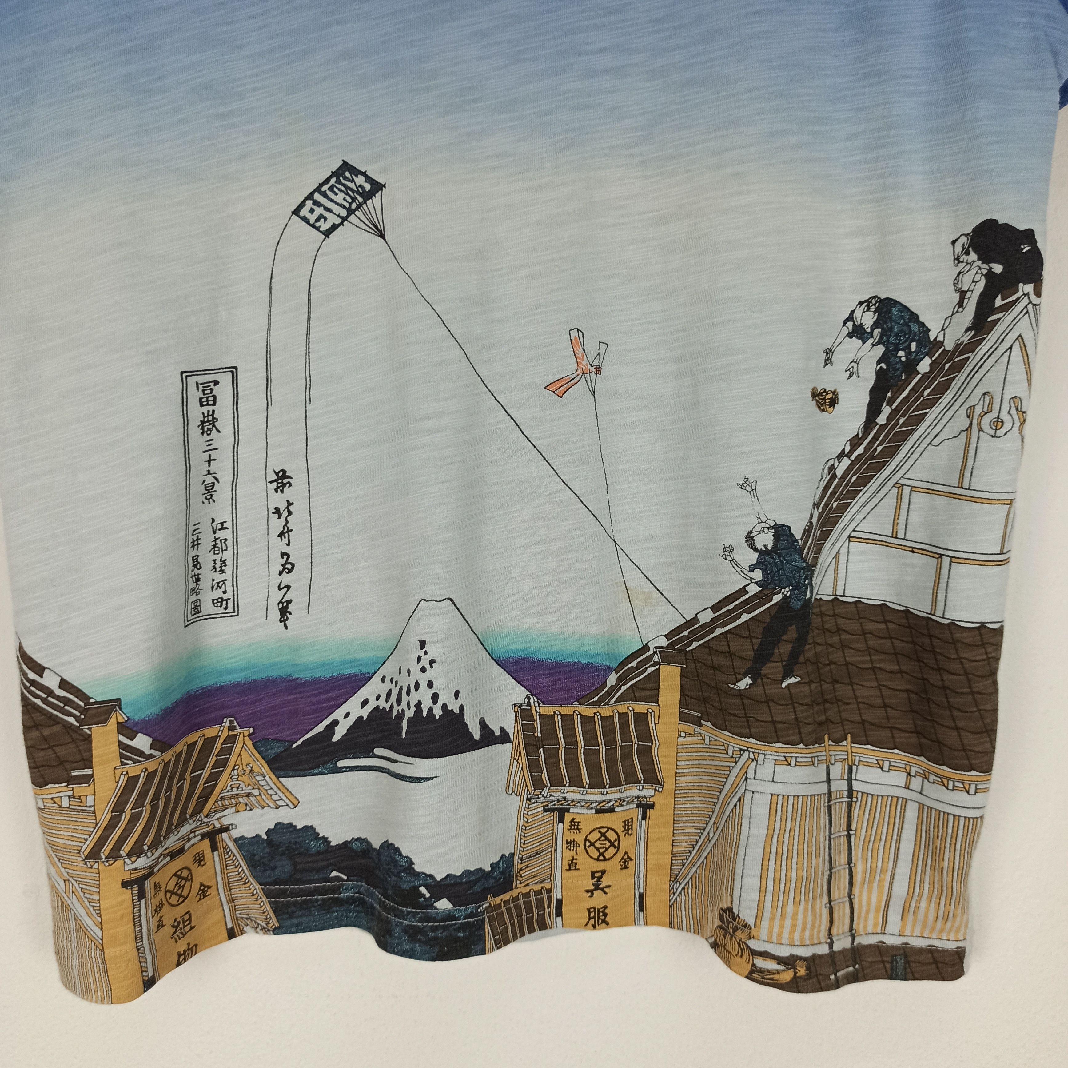 Japanese Brand Rare Hokusai Blue Design Uniqlo Tshirt Size US M / EU 48-50 / 2 - 2 Thumbnail
