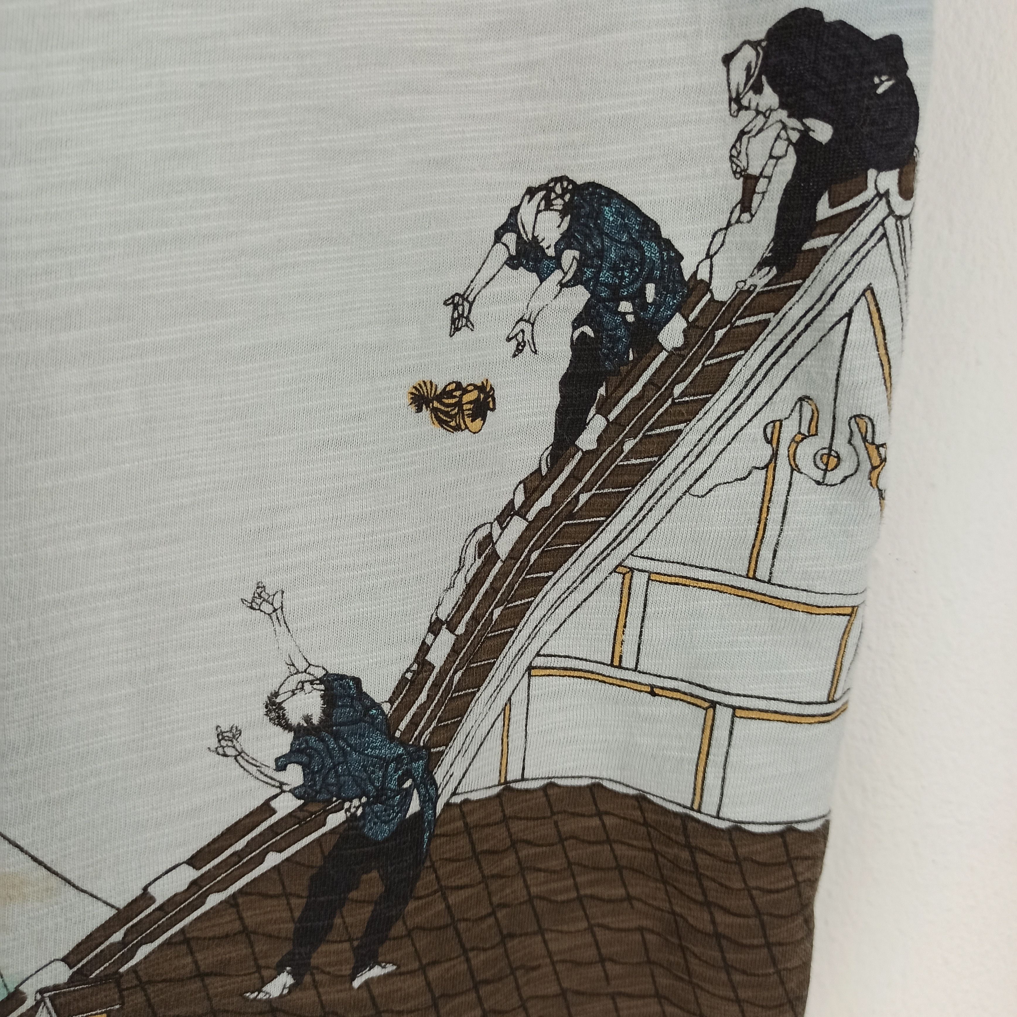Japanese Brand Rare Hokusai Blue Design Uniqlo Tshirt Size US M / EU 48-50 / 2 - 3 Thumbnail