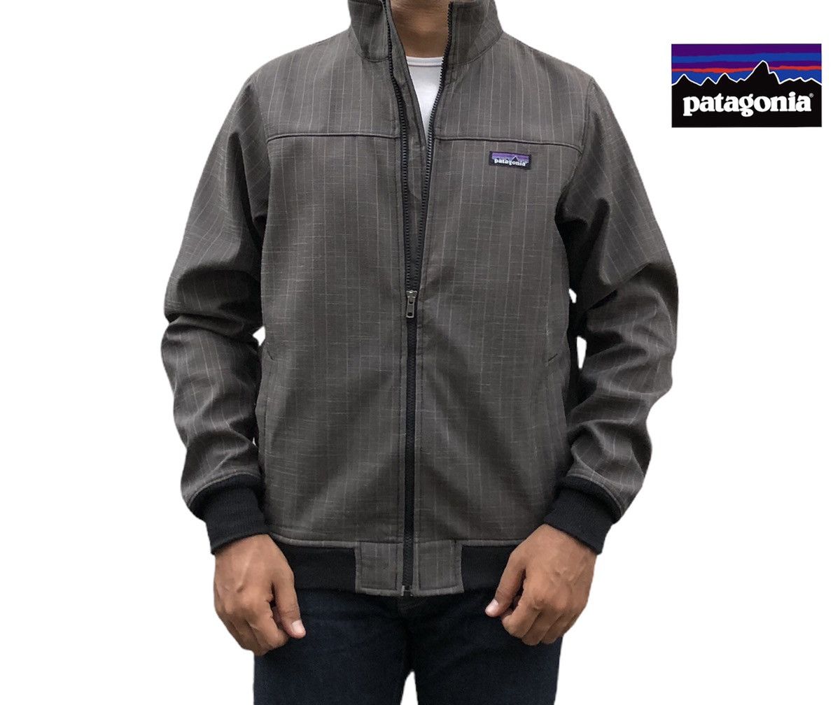image of Patagonia Men's Checked Baggies Jacket in Grey (Size Small)