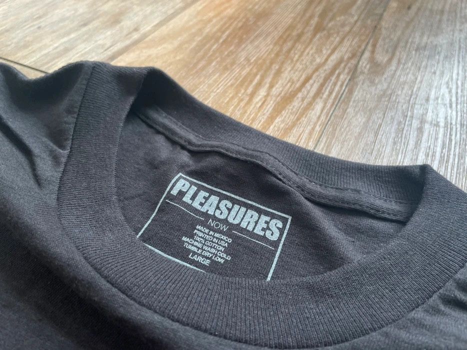 Pleasures Large Black Red A Girl is A Gun Tee Shirt Merch Joy Red Size US L / EU 52-54 / 3 - 6 Thumbnail