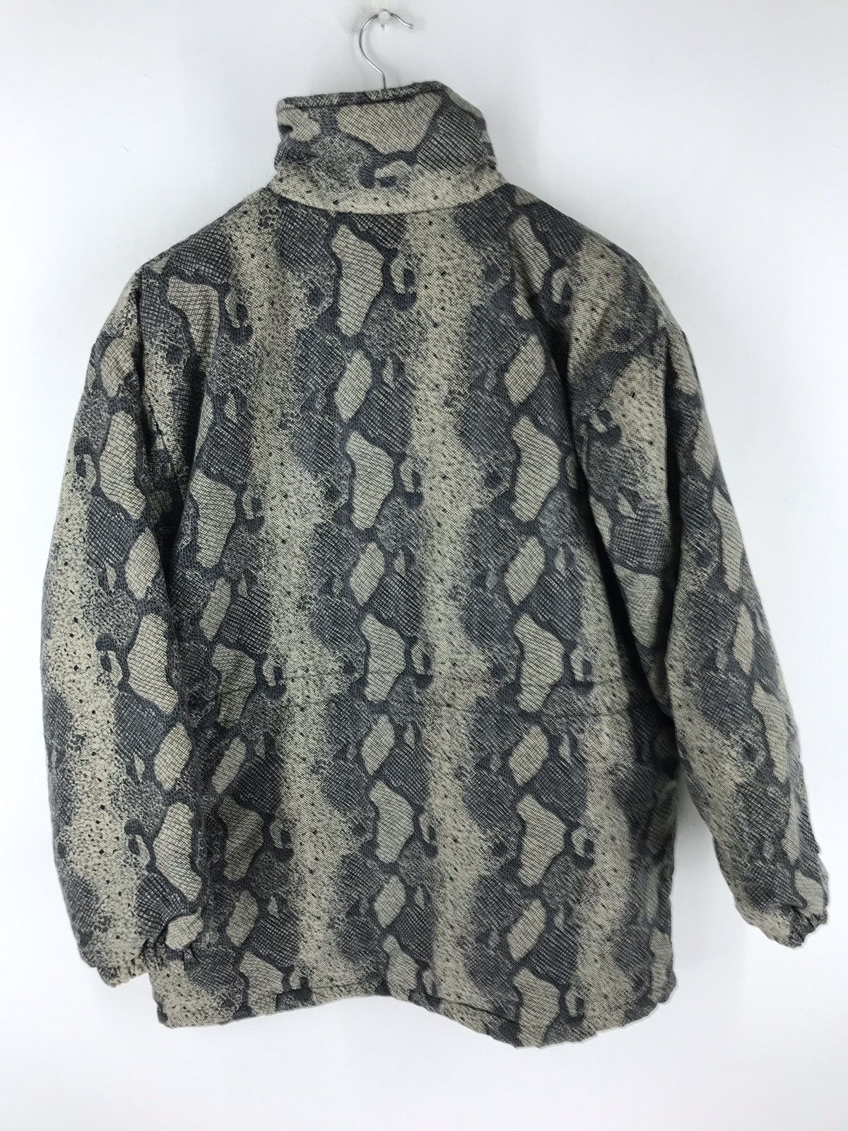 Japanese Brand Bootiy snake skin design puffer jacket japanese streetwear Size US L / EU 52-54 / 3 - 6 Thumbnail
