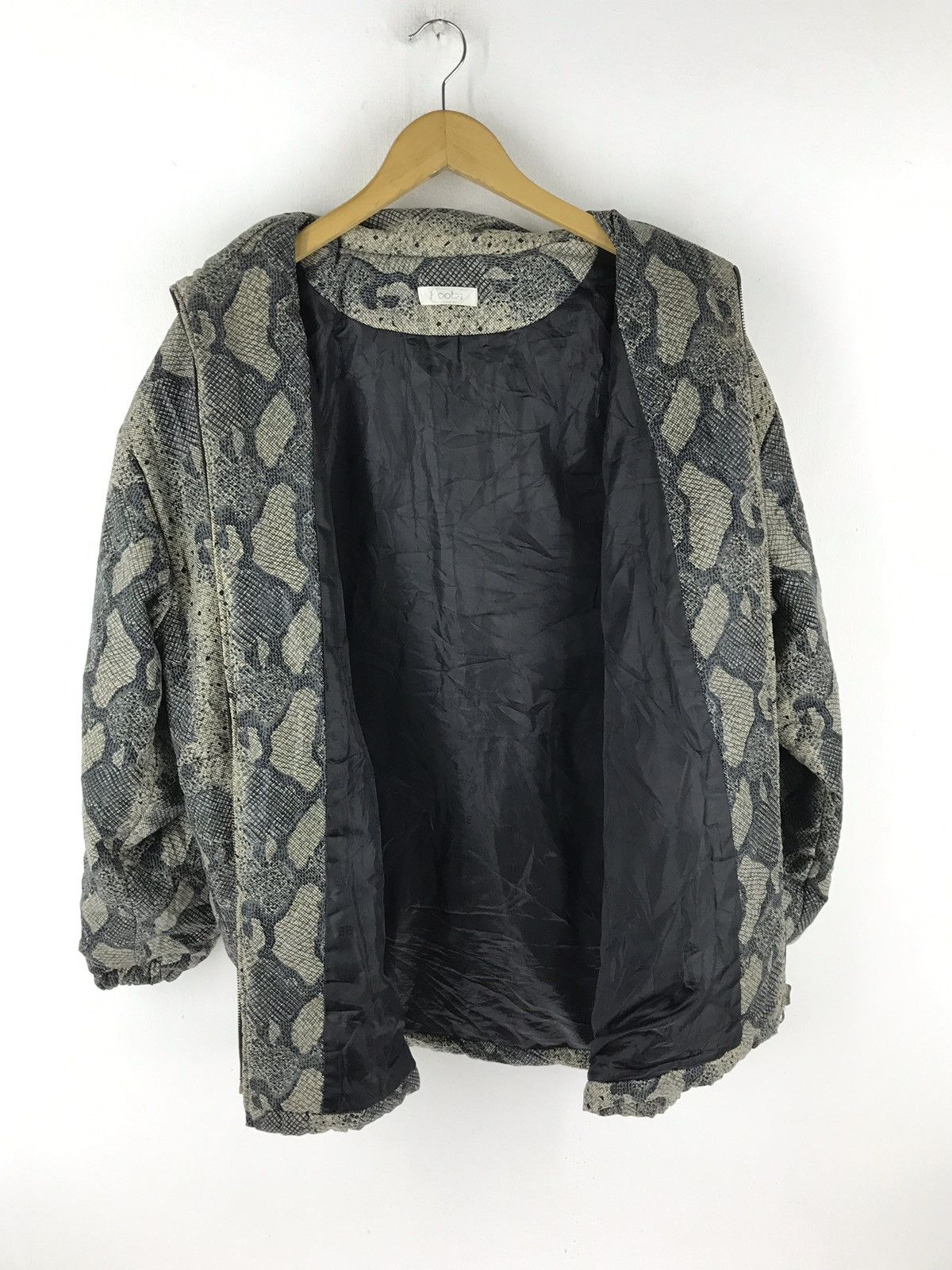 Japanese Brand Bootiy snake skin design puffer jacket japanese streetwear Size US L / EU 52-54 / 3 - 8 Thumbnail