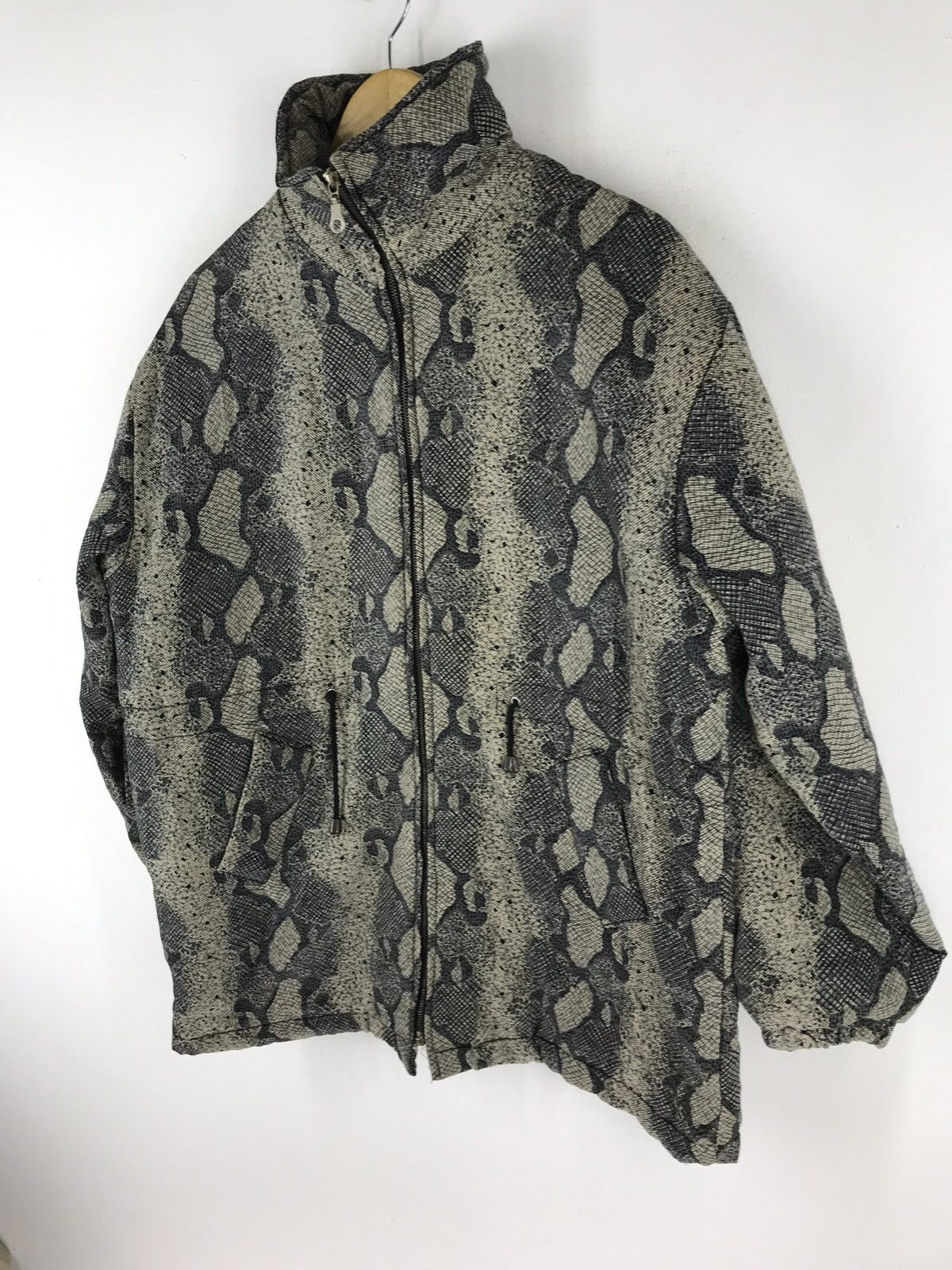 Japanese Brand Bootiy snake skin design puffer jacket japanese streetwear Size US L / EU 52-54 / 3 - 2 Thumbnail
