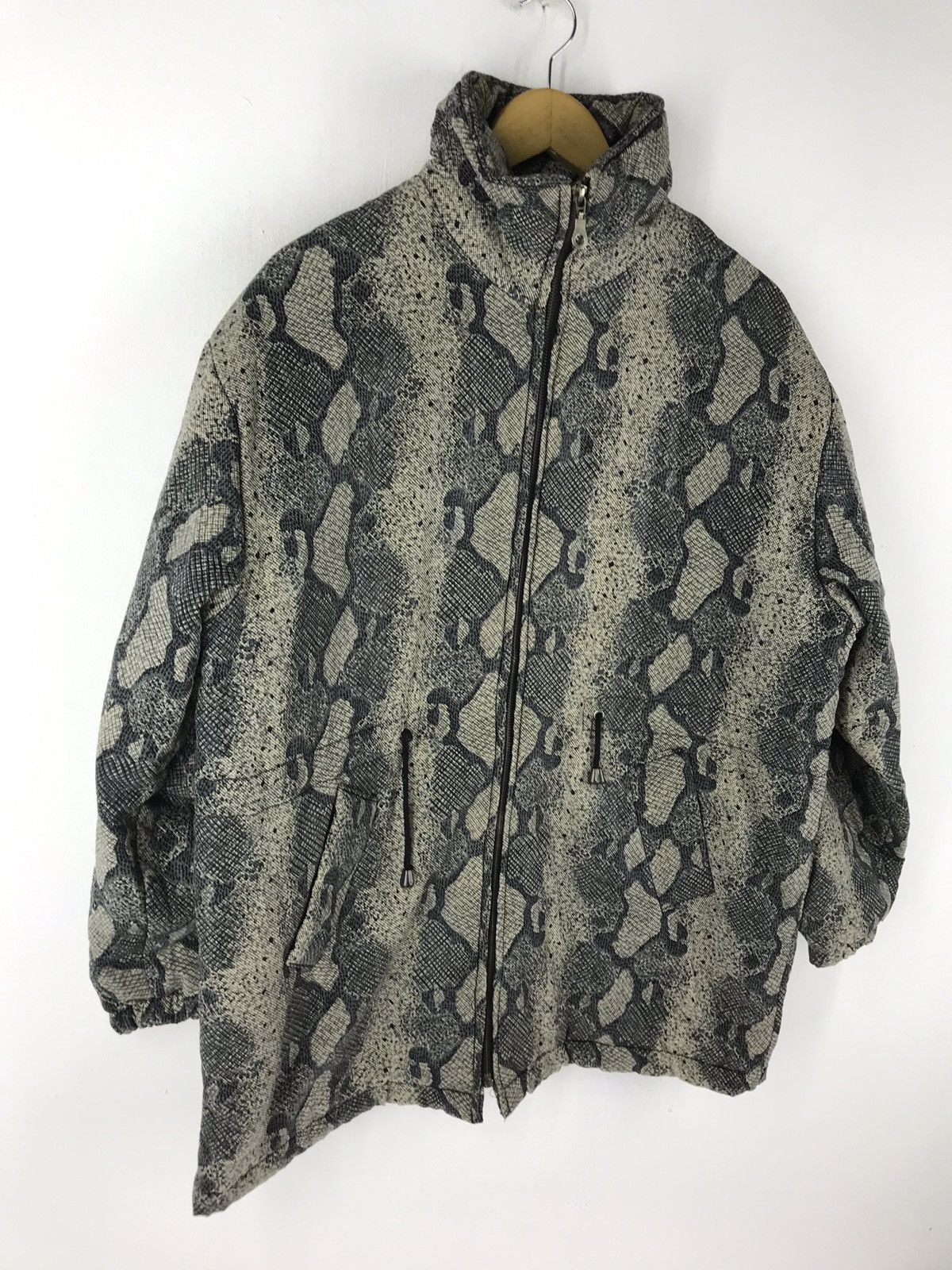 Japanese Brand Bootiy snake skin design puffer jacket japanese streetwear Size US L / EU 52-54 / 3 - 3 Thumbnail