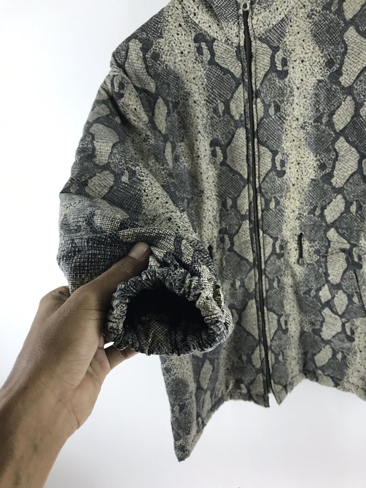Japanese Brand Bootiy snake skin design puffer jacket japanese streetwear Size US L / EU 52-54 / 3 - 5 Thumbnail