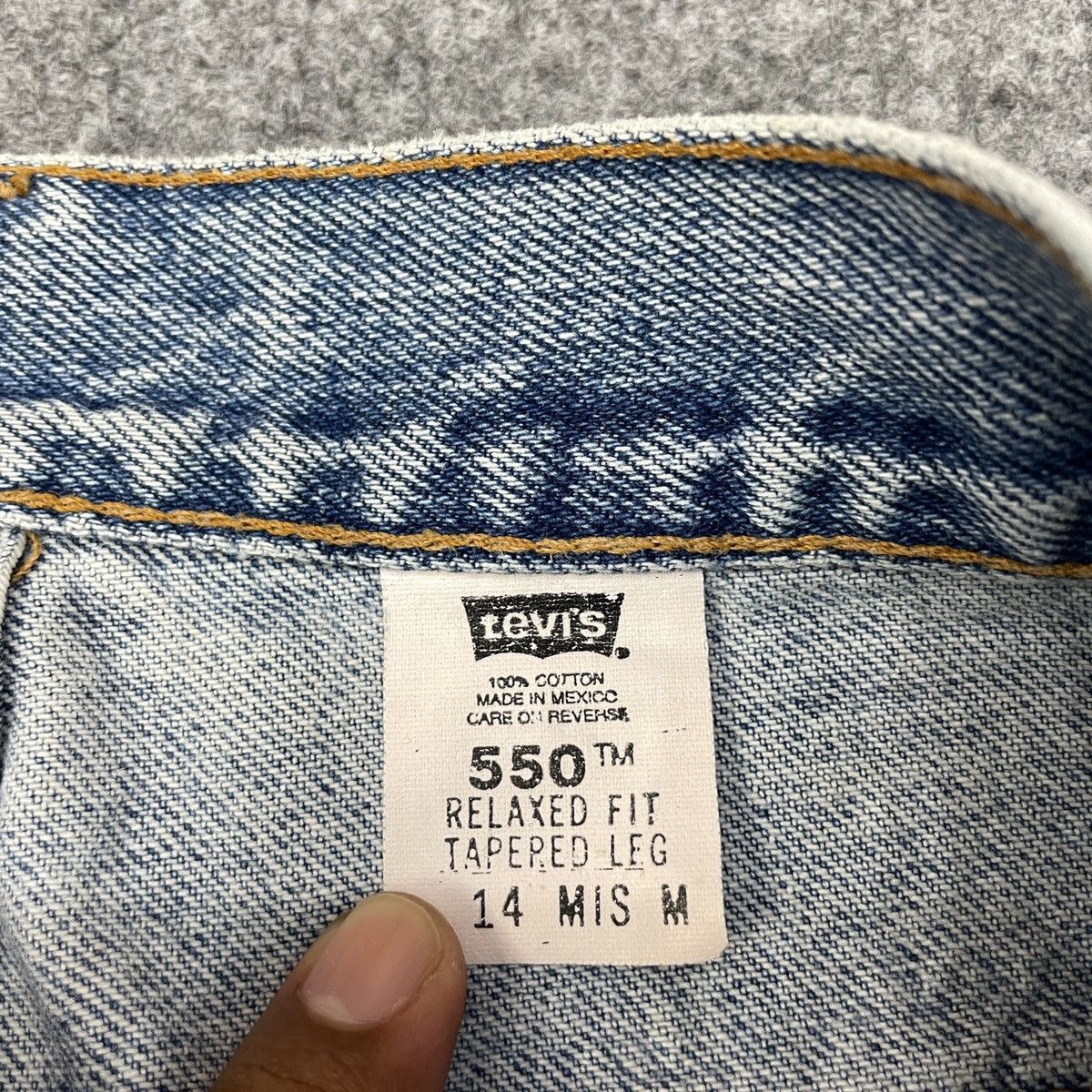 Levi's × Vintage Vintage Levi's 550 Blue Light Wash - wc 257 Size US 31 - 7 Thumbnail