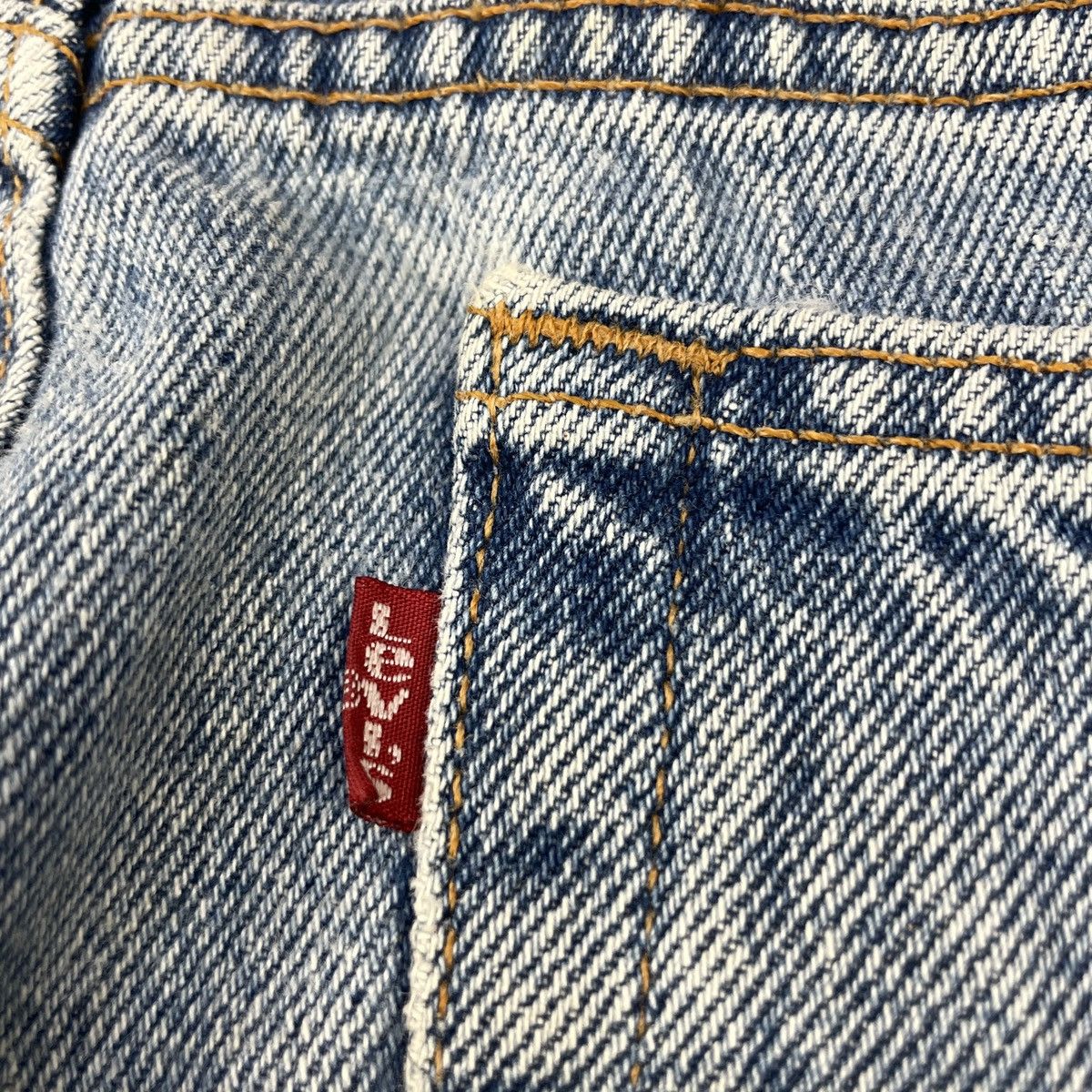 Levi's × Vintage Vintage Levi's 550 Blue Light Wash - wc 257 Size US 31 - 8 Thumbnail