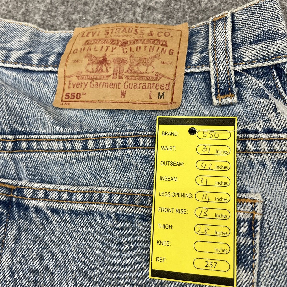 Levi's × Vintage Vintage Levi's 550 Blue Light Wash - wc 257 Size US 31 - 9 Thumbnail