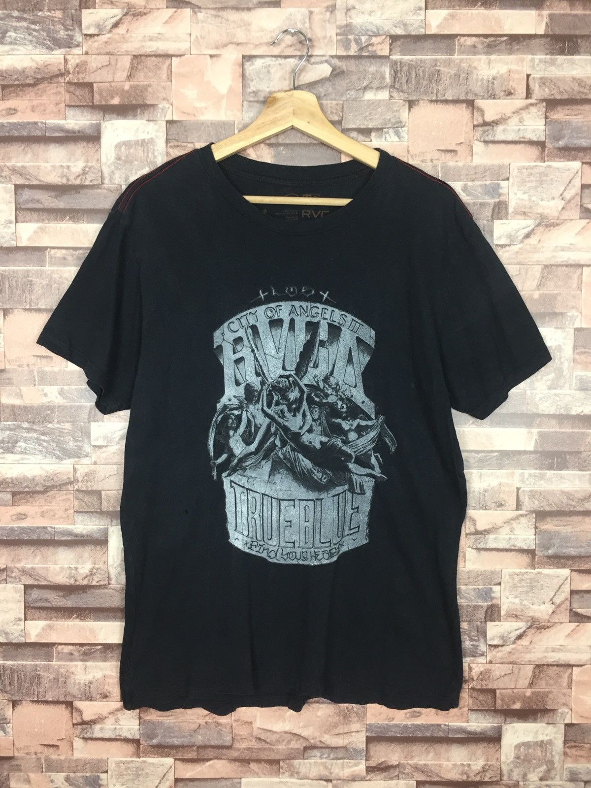 RVCA City Of Angel III True Blue Kevin Ancell #17-2 Size US M / EU 48-50 / 2 - 1 Thumbnail