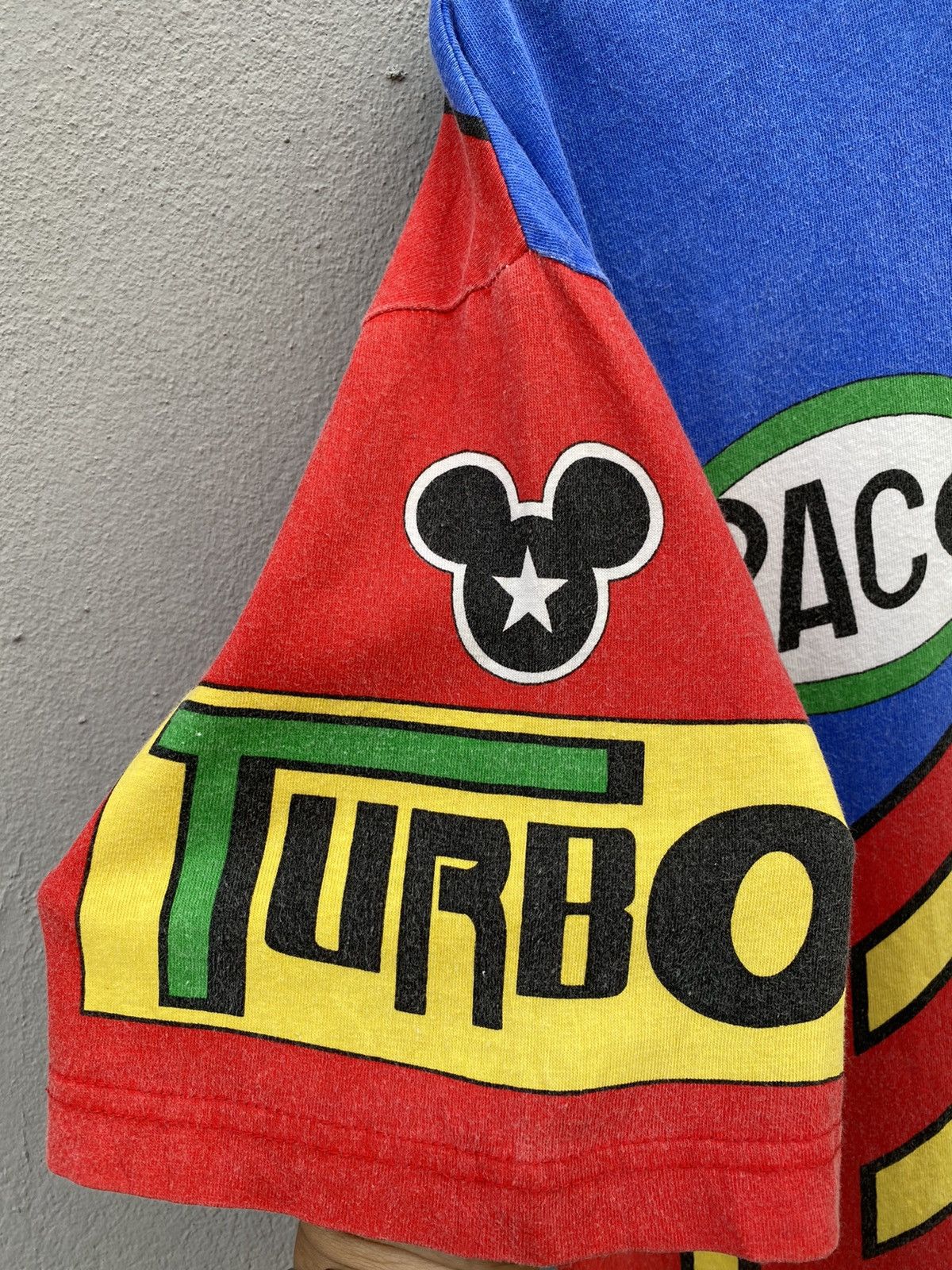Mickey Mouse × Sports Specialties 💥RARE!90s Mickey Race Team FORMULA1 Multicolor Alloverprint Size US L / EU 52-54 / 3 - 3 Thumbnail