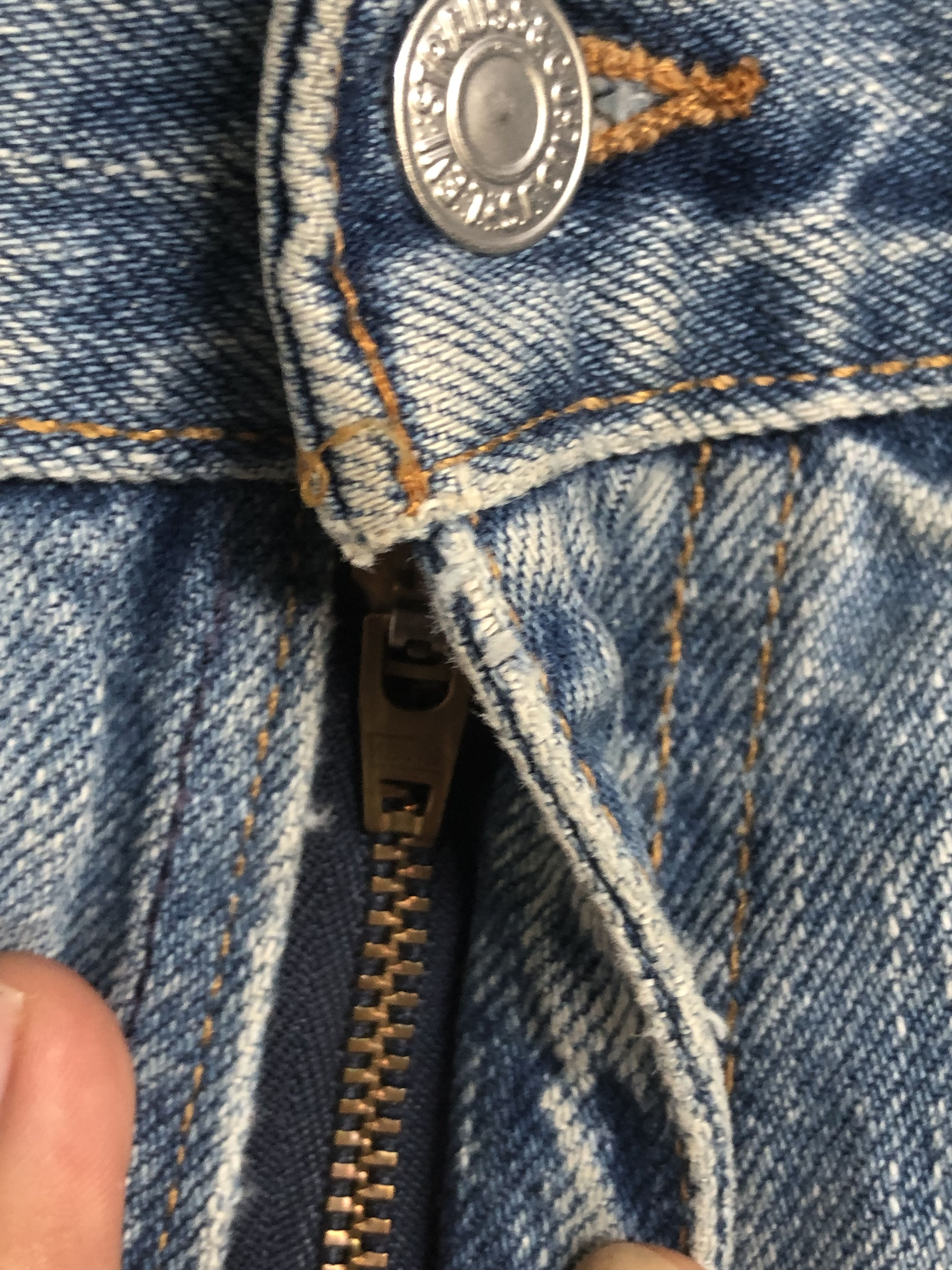 Jean × Levi's × Vintage Vintage 90s Levis 560 Tapered Leg Jean L533 Size US 37 - 4 Thumbnail