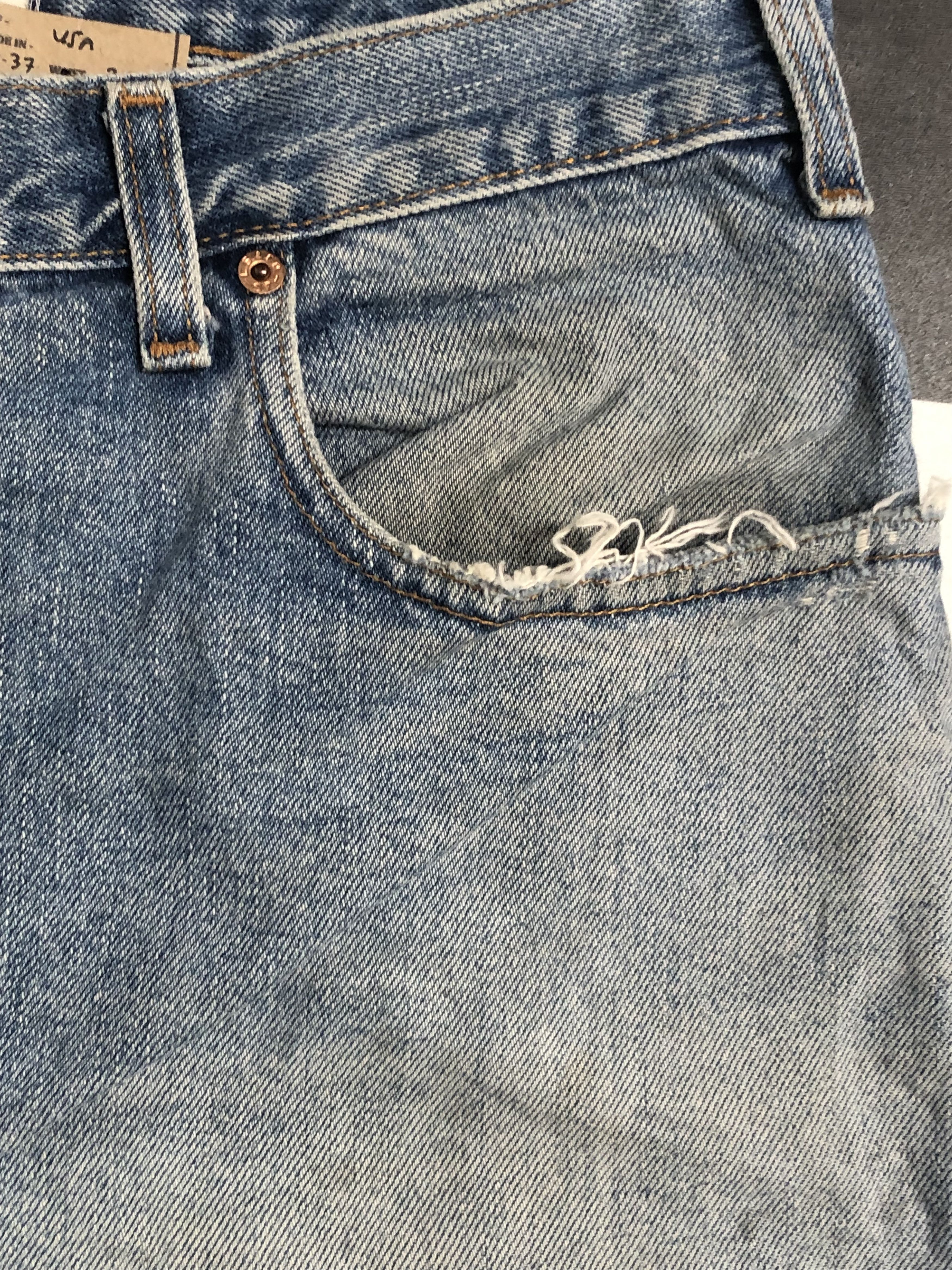 Jean × Levi's × Vintage Vintage 90s Levis 560 Tapered Leg Jean L533 Size US 37 - 7 Thumbnail