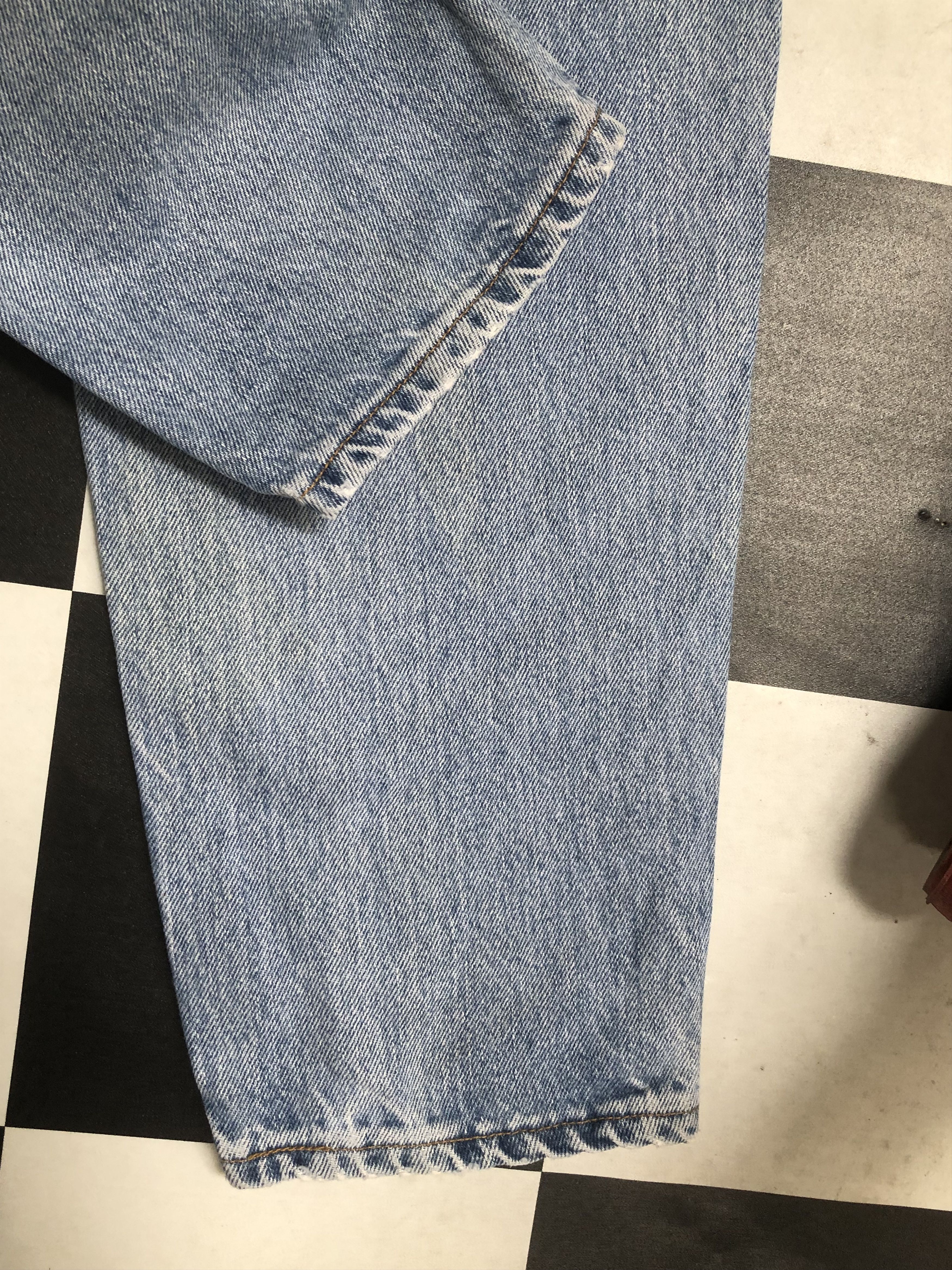 Jean × Levi's × Vintage Vintage 90s Levis 551 Tapered Leg Jeans L570 Size US 34 / EU 50 - 7 Thumbnail