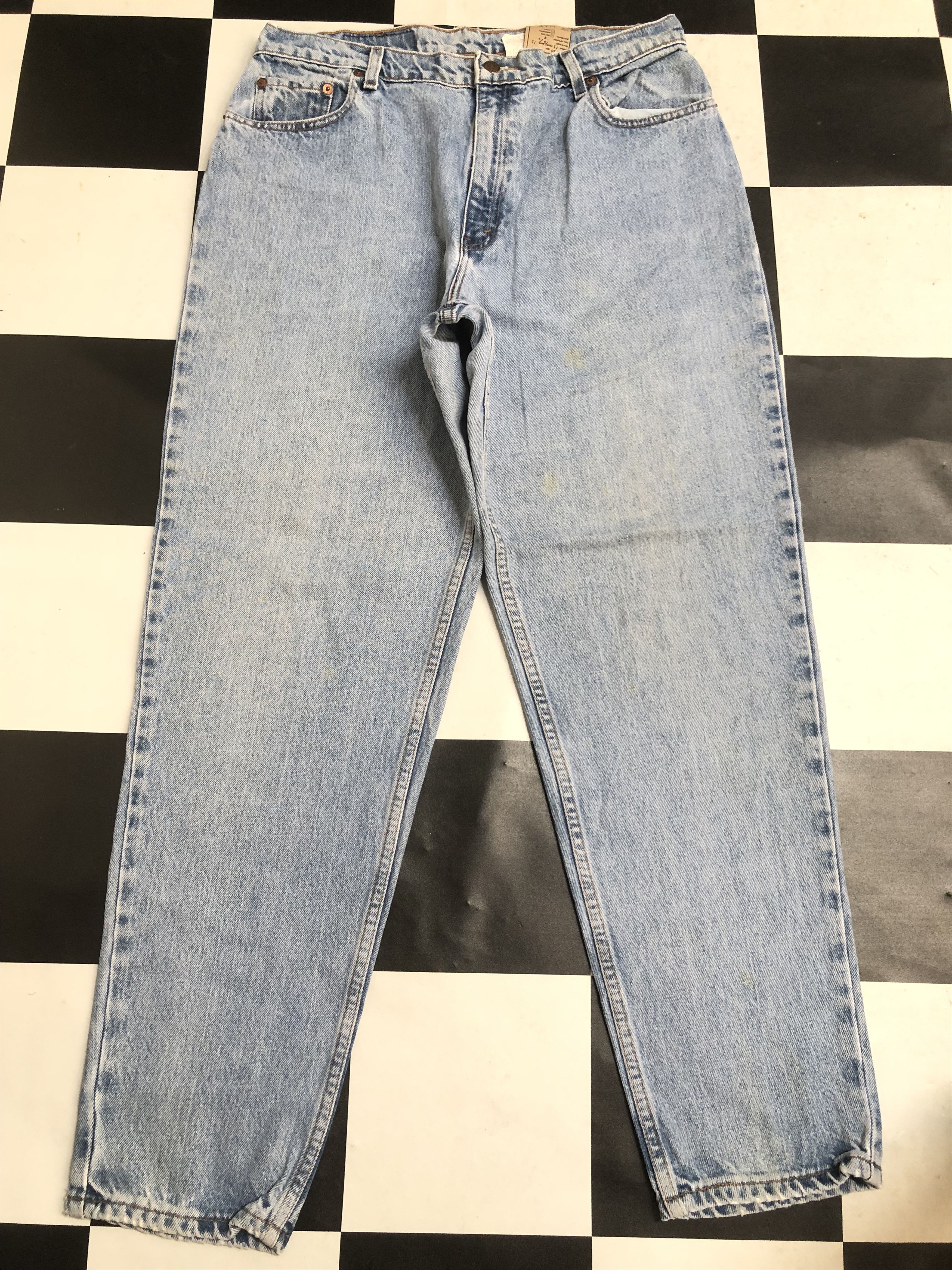 Jean × Levi's × Vintage Vintage 90s Levis 551 Tapered Leg Jeans L570 Size US 34 / EU 50 - 1 Thumbnail