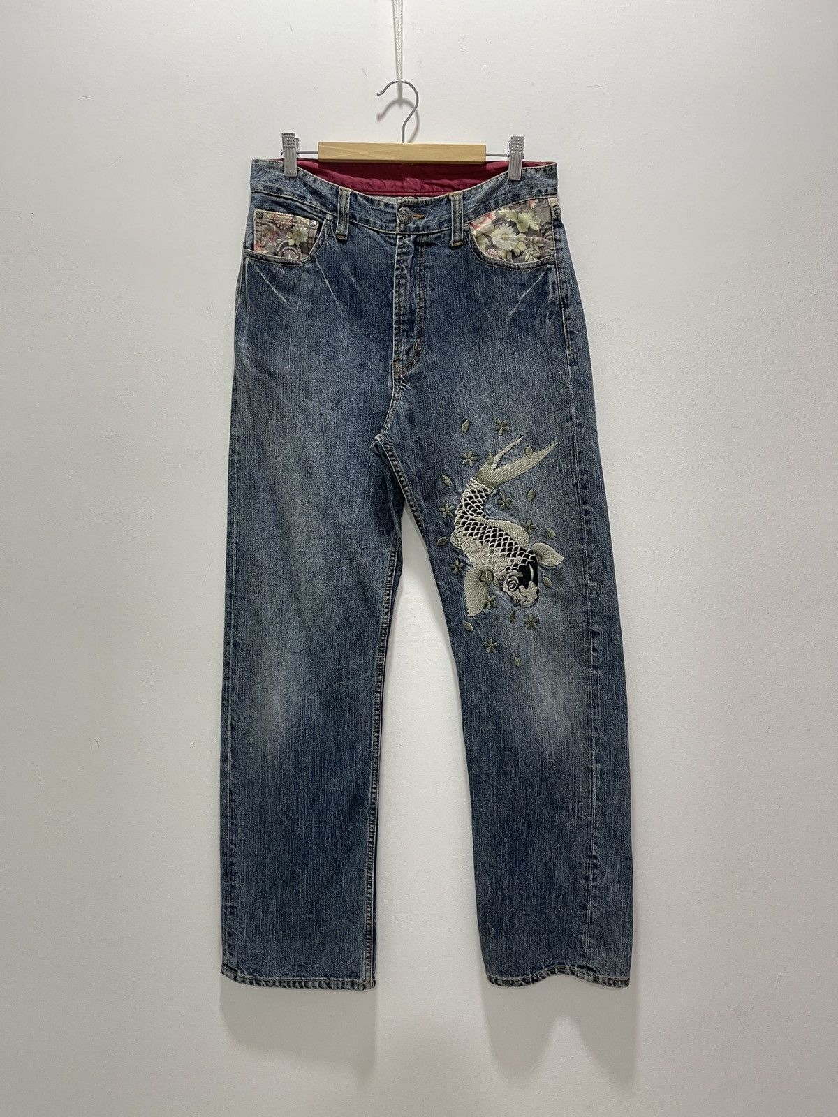 Japanese Brand JAPANESE KOI FISH EMBROIDERY DISTRESSED DENIM JEANS Size US 30 / EU 46 - 2 Thumbnail