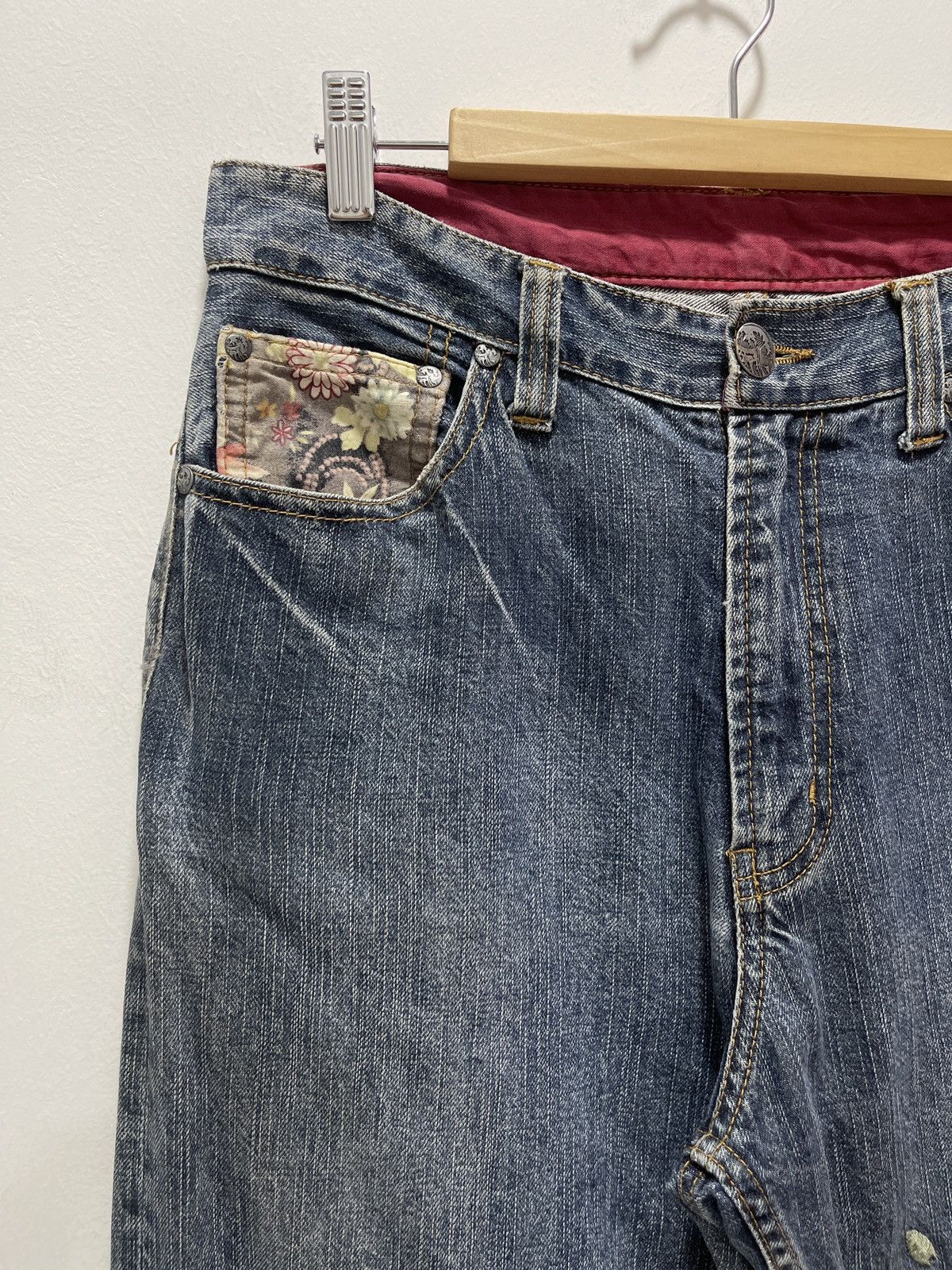 Japanese Brand JAPANESE KOI FISH EMBROIDERY DISTRESSED DENIM JEANS Size US 30 / EU 46 - 4 Thumbnail