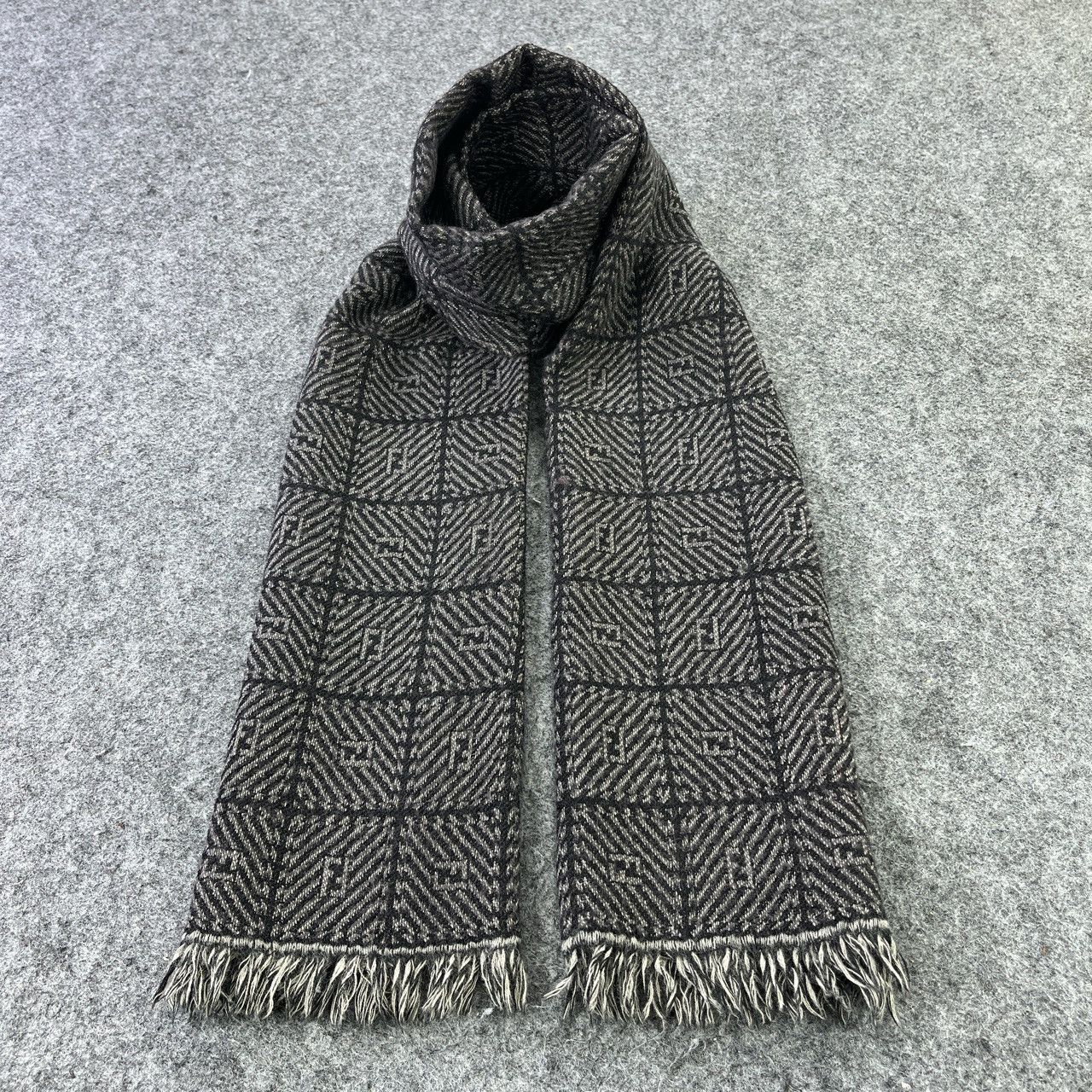 image of Vintage Fendi Scarves / Muffler / Neckwear T538, Women's