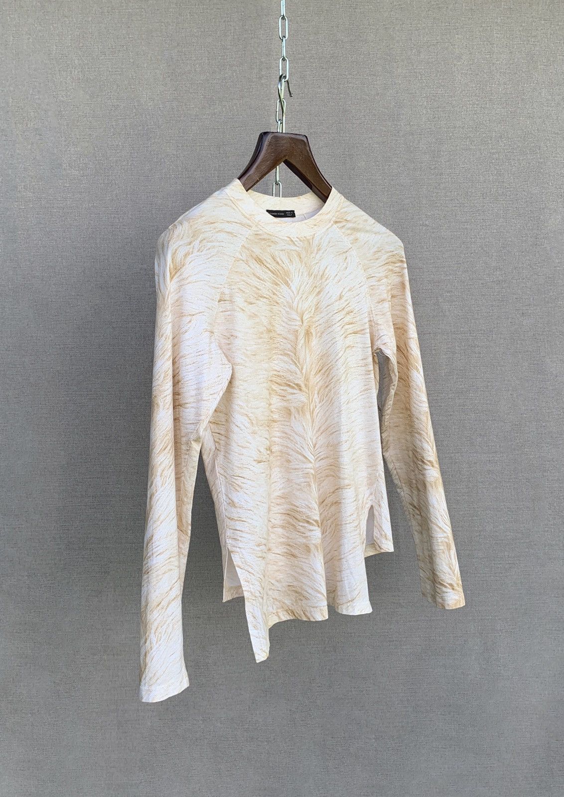 Alexander McQueen 90s Alexander McQueen fur graphic long sleeve shirt Size US M / EU 48-50 / 2 - 1 Thumbnail