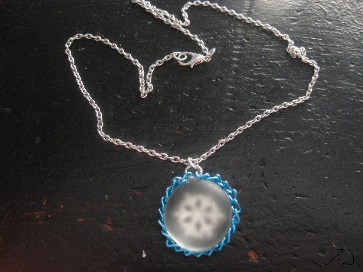 Handmade Frozen Snowflake Round Glass Drop Chain Necklace Size ONE SIZE - 4 Thumbnail