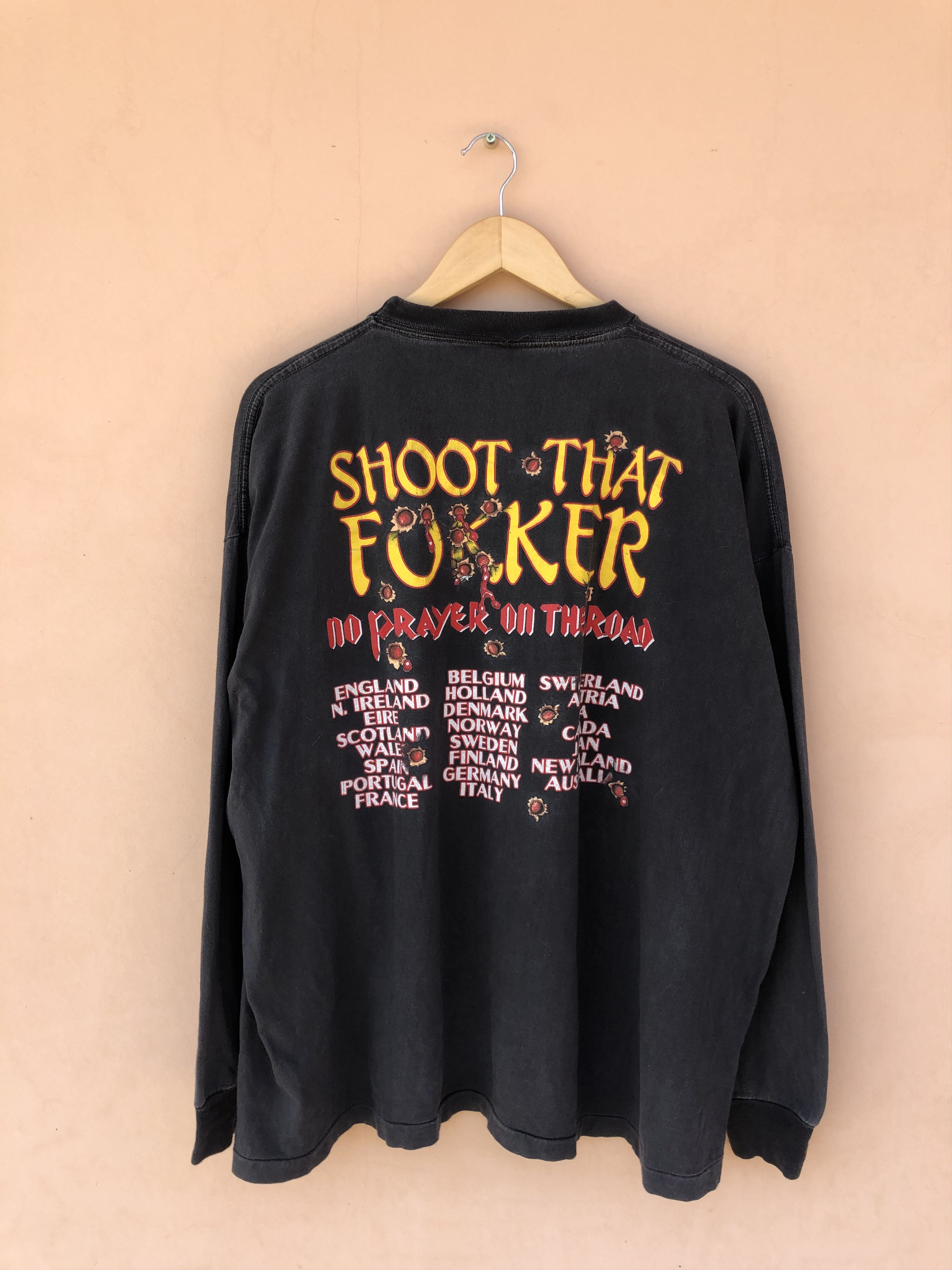Band Tees Vintage 1990 Iron Maiden Shoot That No Prayer on the Road Size US XL / EU 56 / 4 - 4 Thumbnail