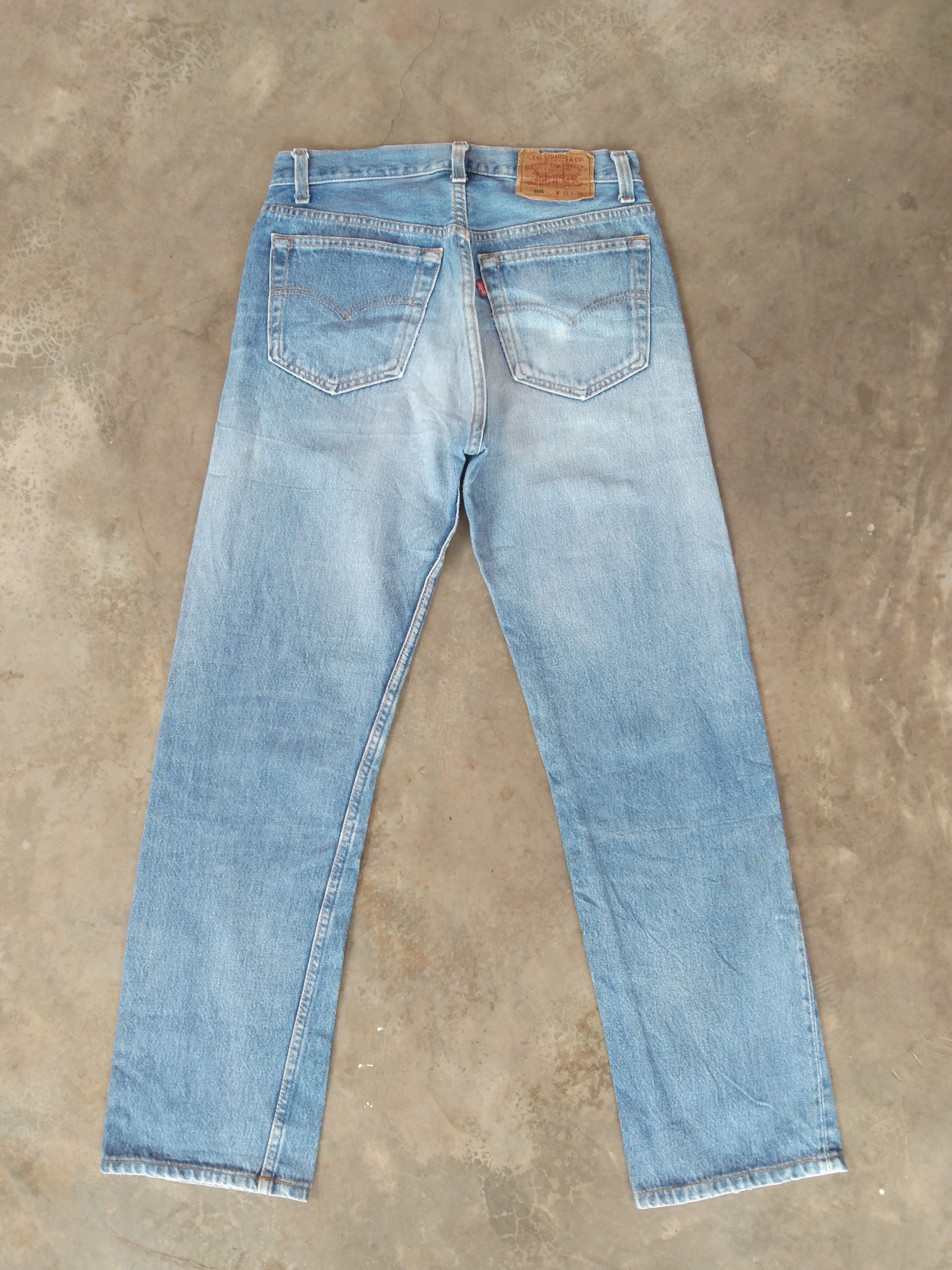 Levi's 90s Vintage Levi's 501 Made In USA Blue Wash Jeans 29x29 Size US 29 - 2 Thumbnail
